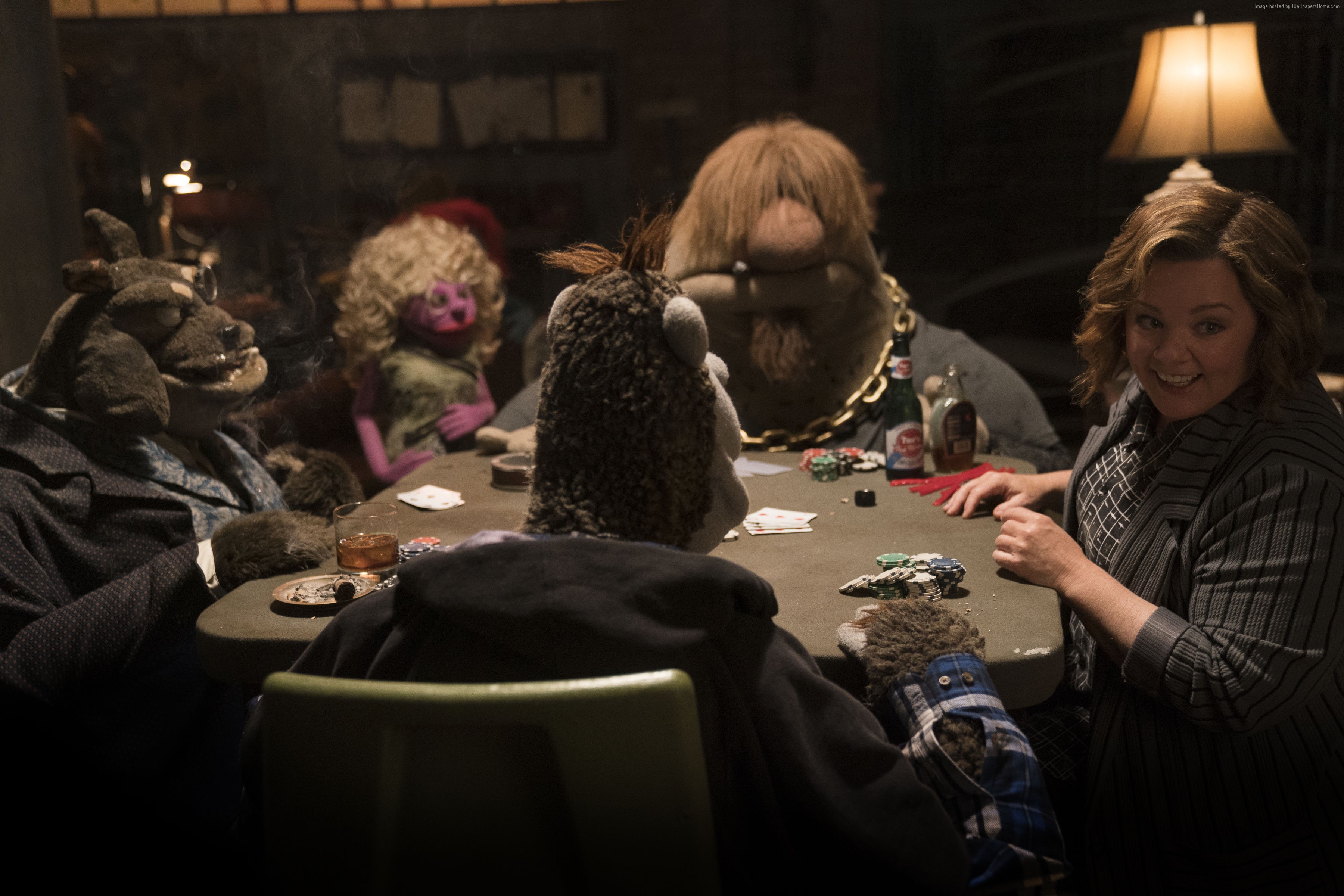 Melissa McCarthy and puppets playing poker in The Happytime Murders 4K HD Wallpaper