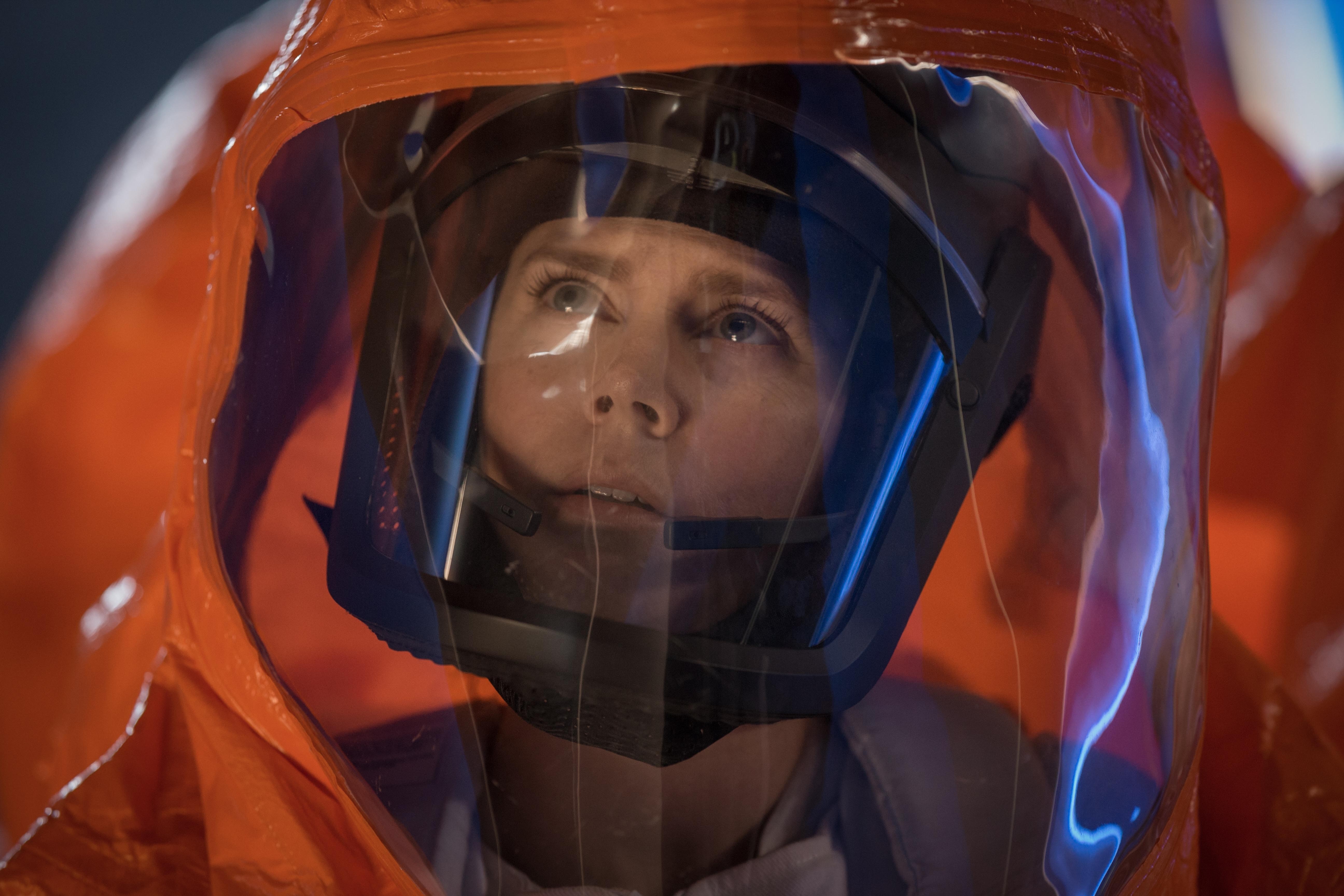 Amy Adams in a hazmat suit from Arrival HD Wallpaper