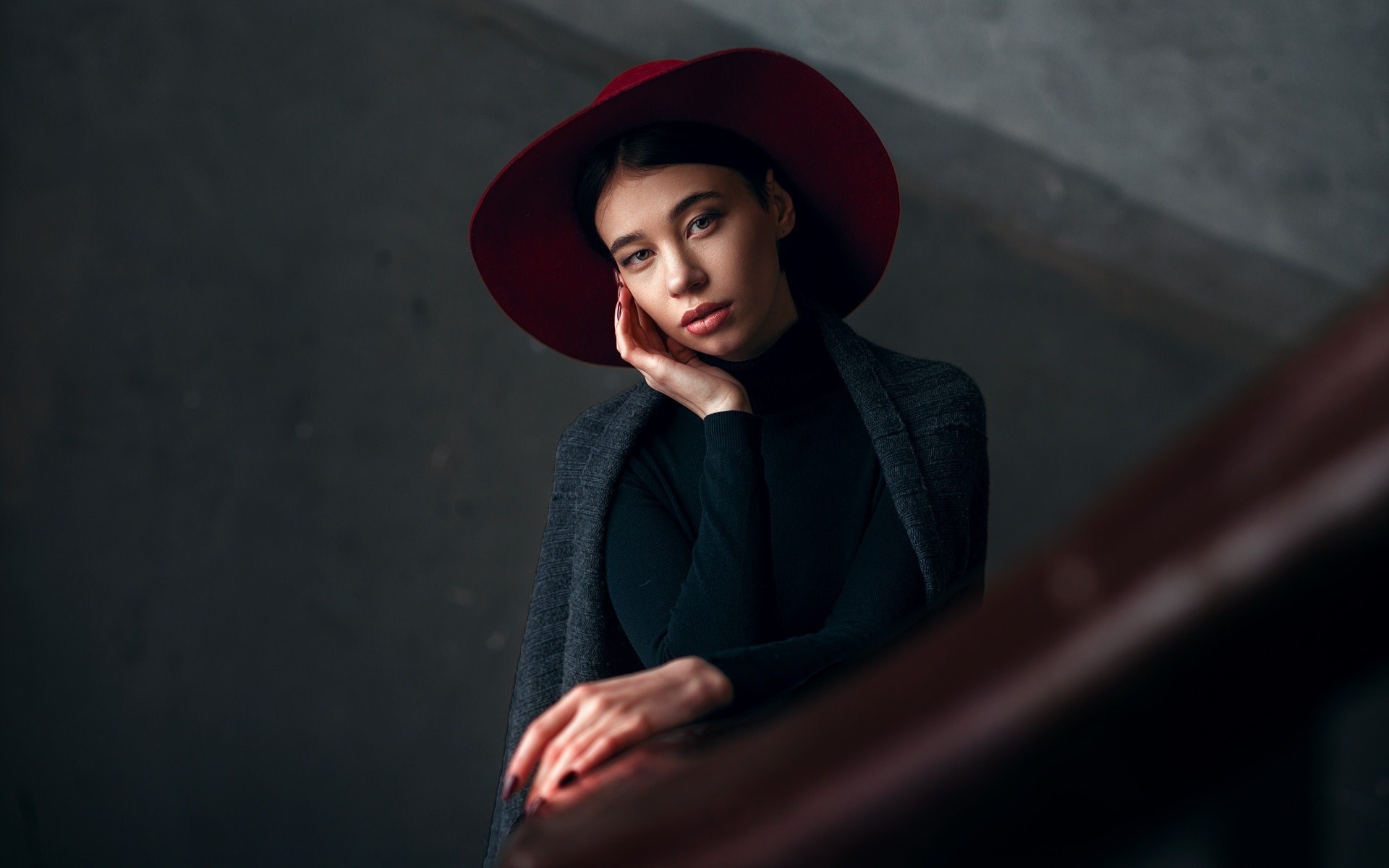 Woman in red hat and grey coat HD Wallpaper
