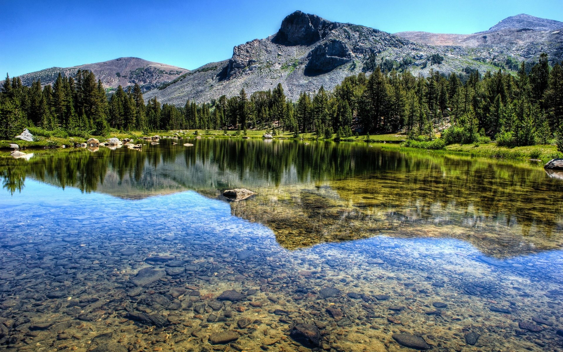 Mountain lake with clear water and reflections HD Wallpaper