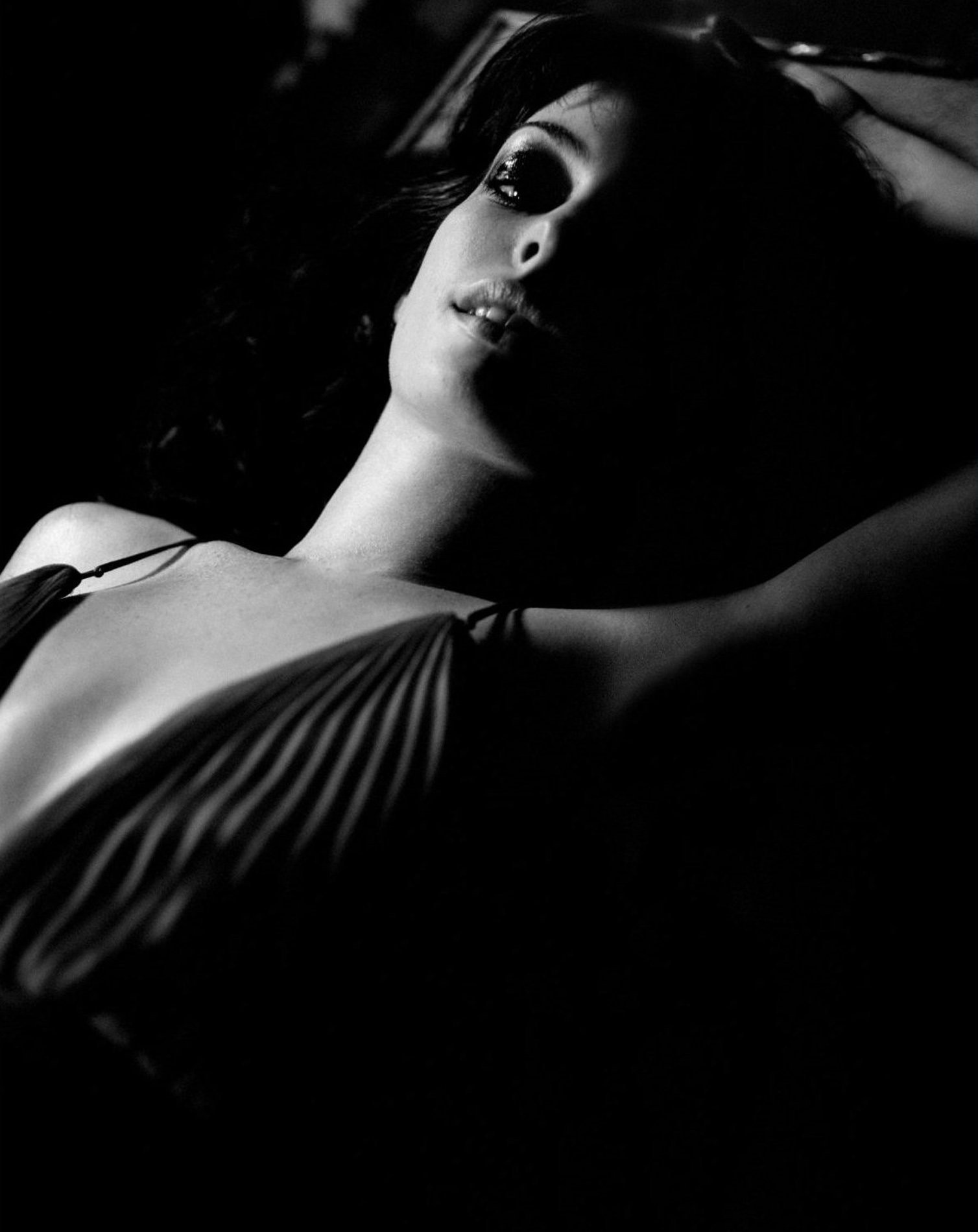 Anne Hathaway in a black and white photoshoot HD Wallpaper