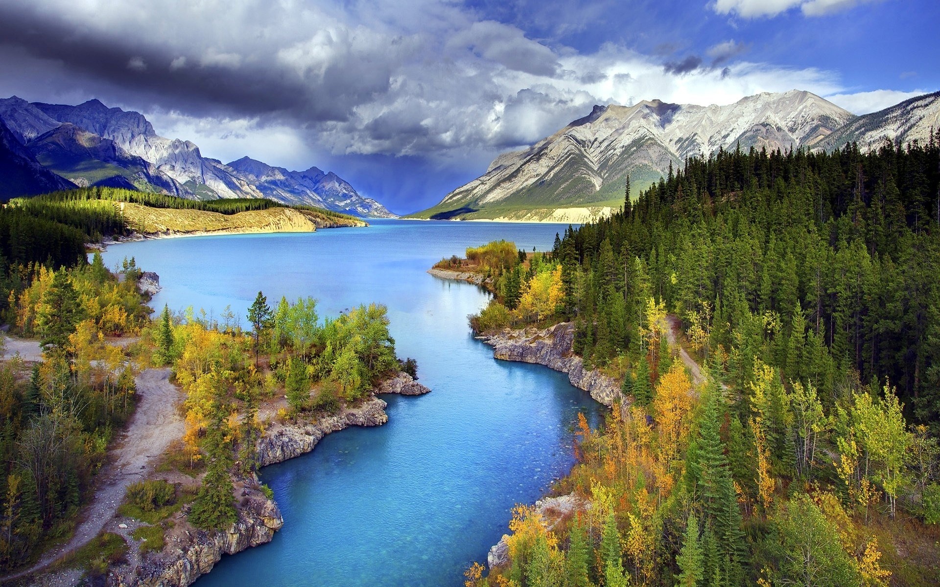 Turquoise lake and mountains in autumn HD Wallpaper