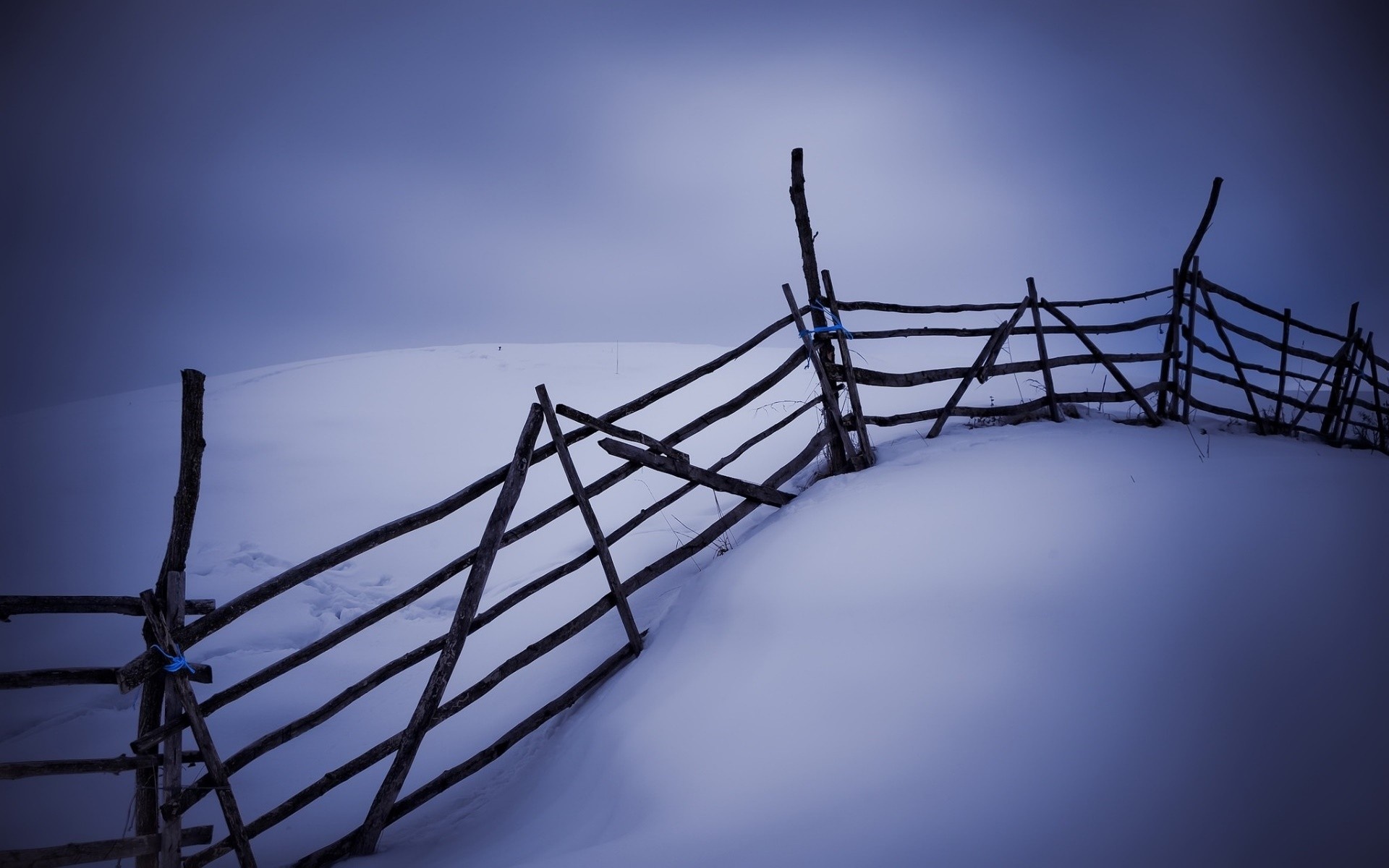 Wooden fence in a snowy landscape under a blue sky HD Wallpaper