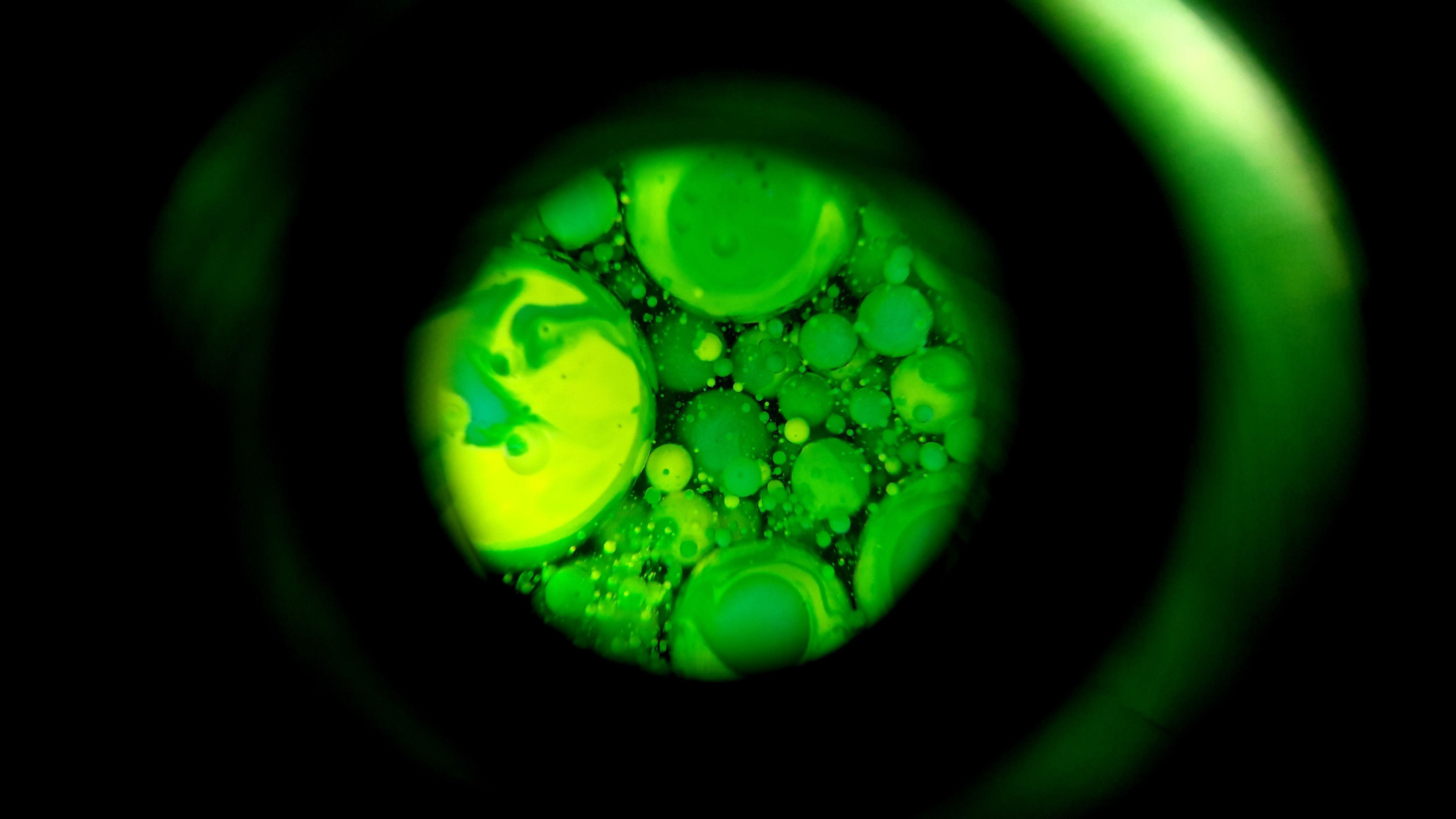 Green and yellow bubbles in a circle HD Wallpaper