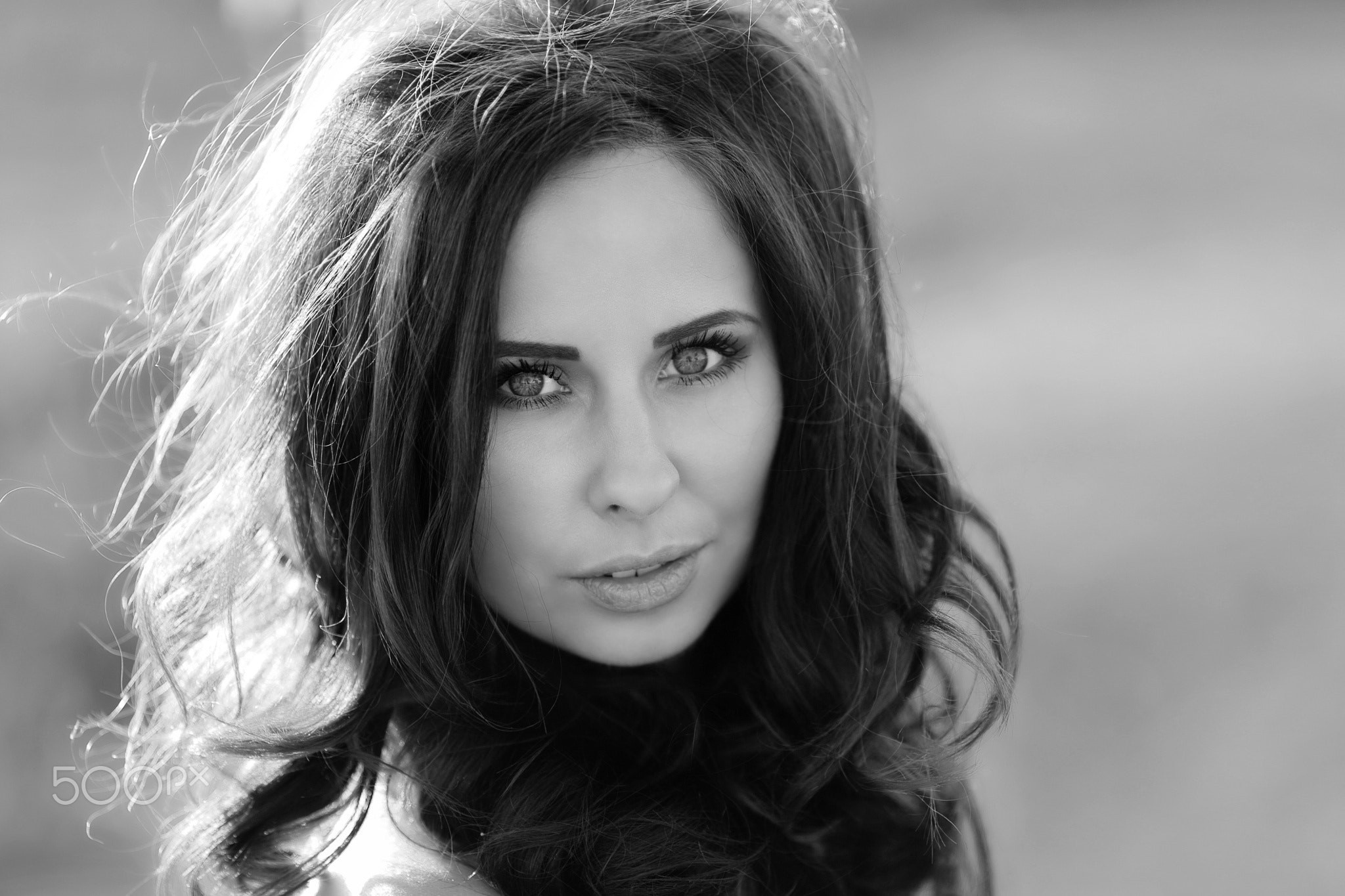 Monochrome portrait of a woman with long hair HD Wallpaper