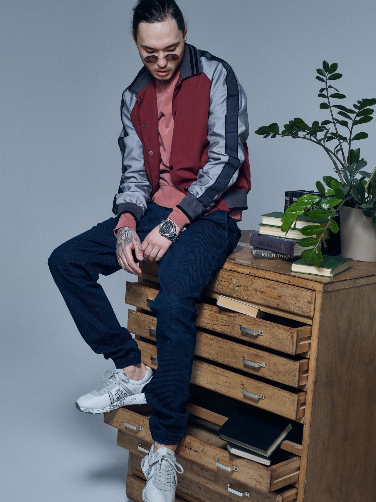 Skriptonite wearing a bomber jacket and jeans HD Wallpaper