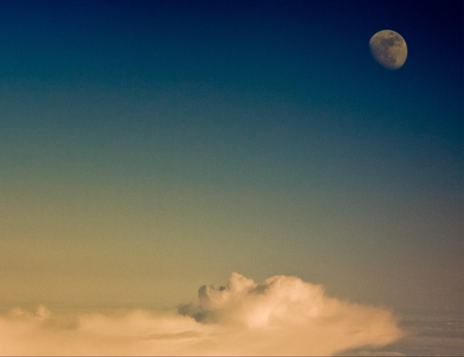 Moon and clouds in the sky at dawn HD Wallpaper