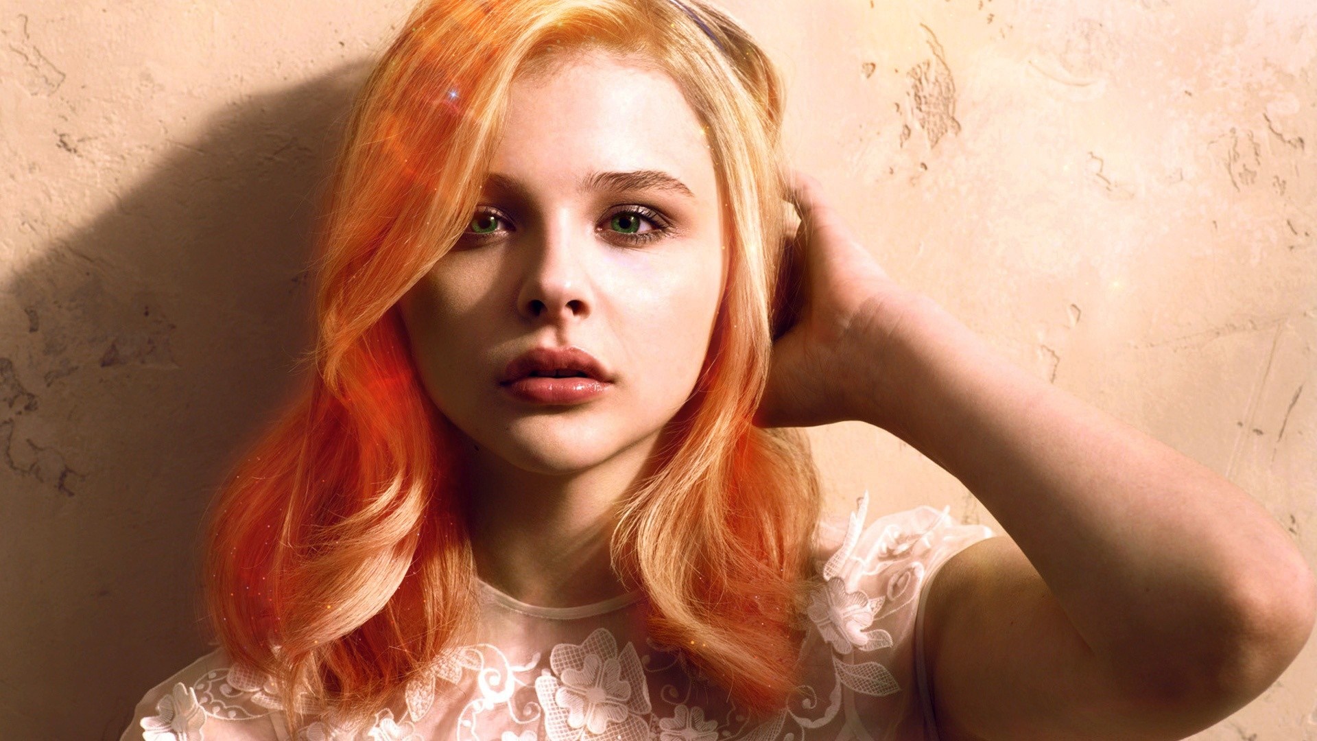 Chloe Grace Moretz with orange and blonde hair HD Wallpaper