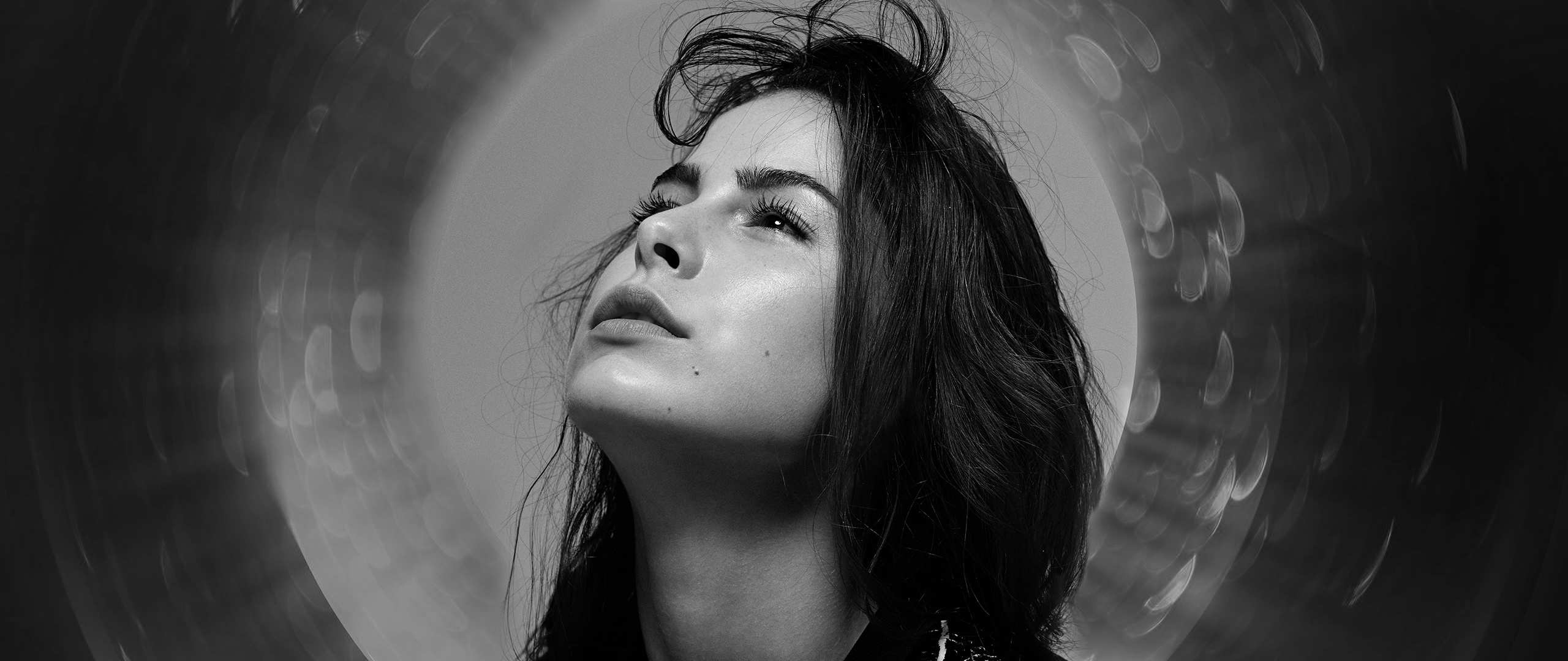 Lena Meyer Landrut looking up in monochrome portrait HD Wallpaper