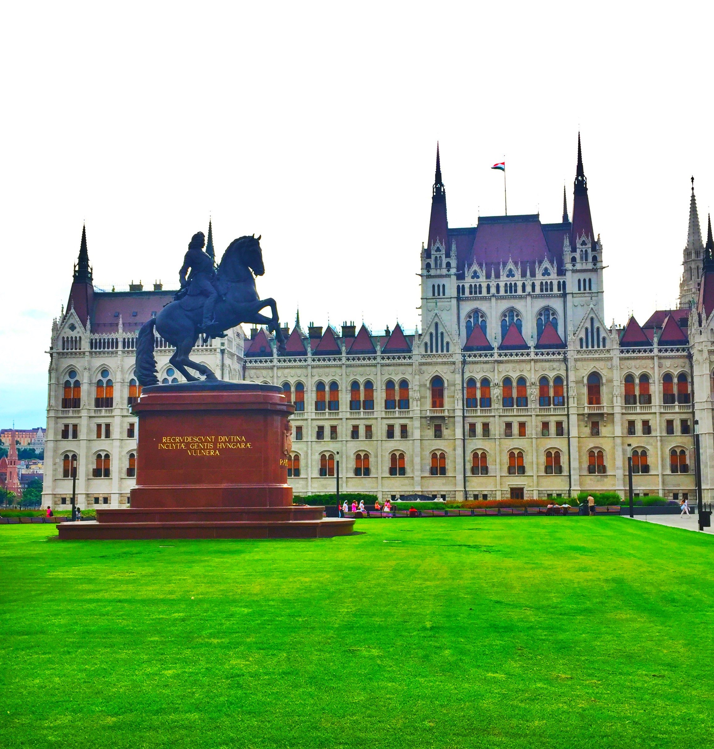 Statue of Prince Eugene of Savoy in front of Hungarian Parliament Building HD Wallpaper