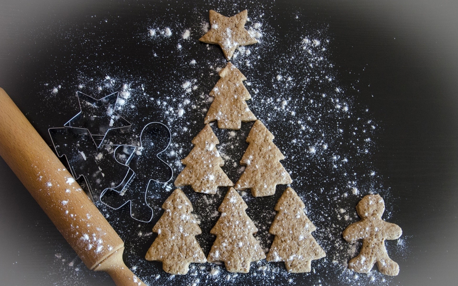 Christmas tree cookies with rolling pin and cutters HD Wallpaper