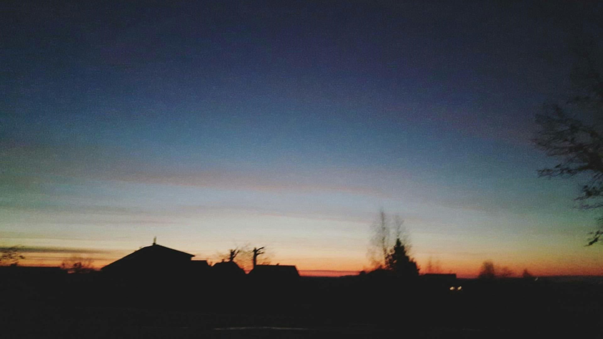 Silhouette of houses and trees against a twilight sky HD Wallpaper