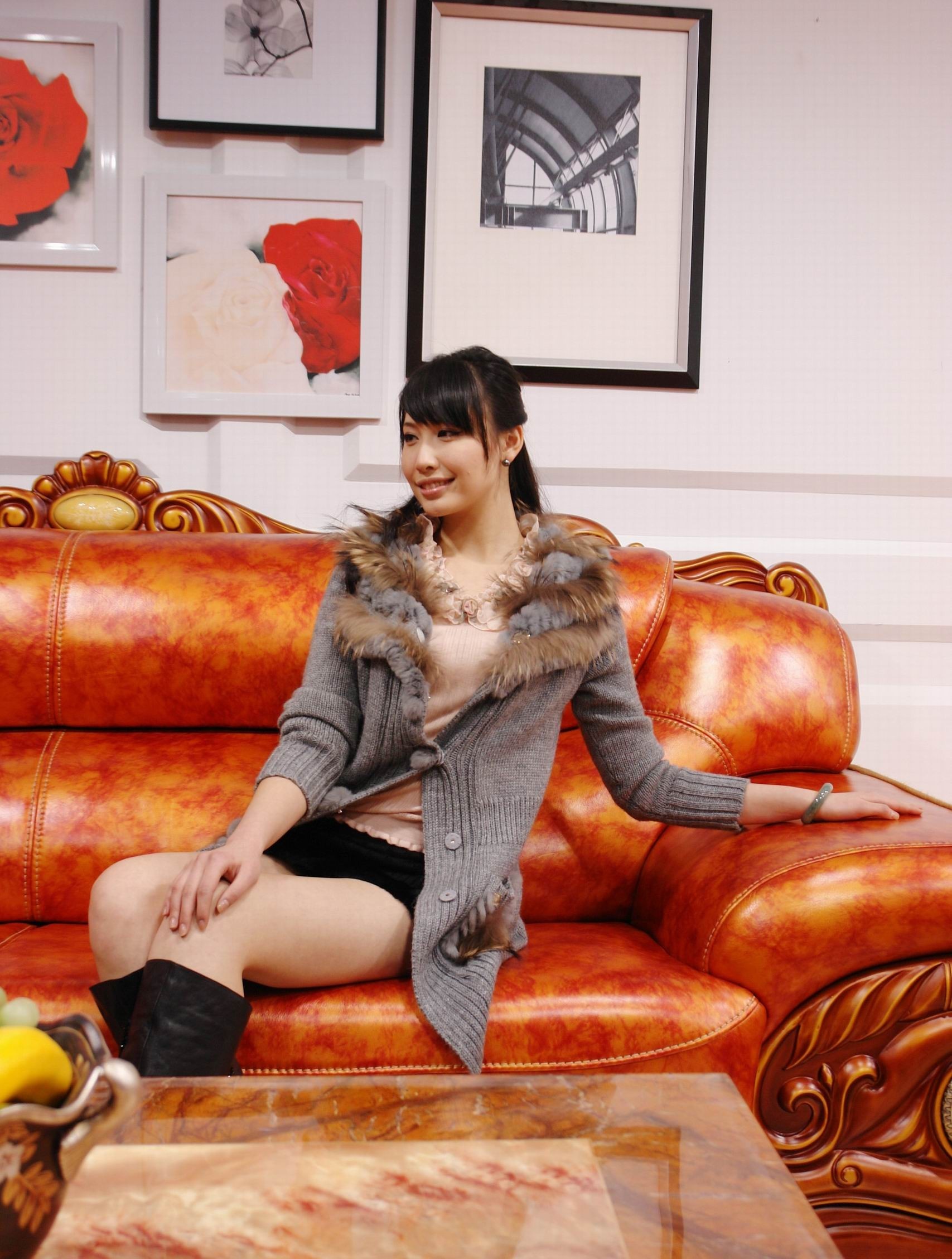 Woman sitting on a couch HD Wallpaper