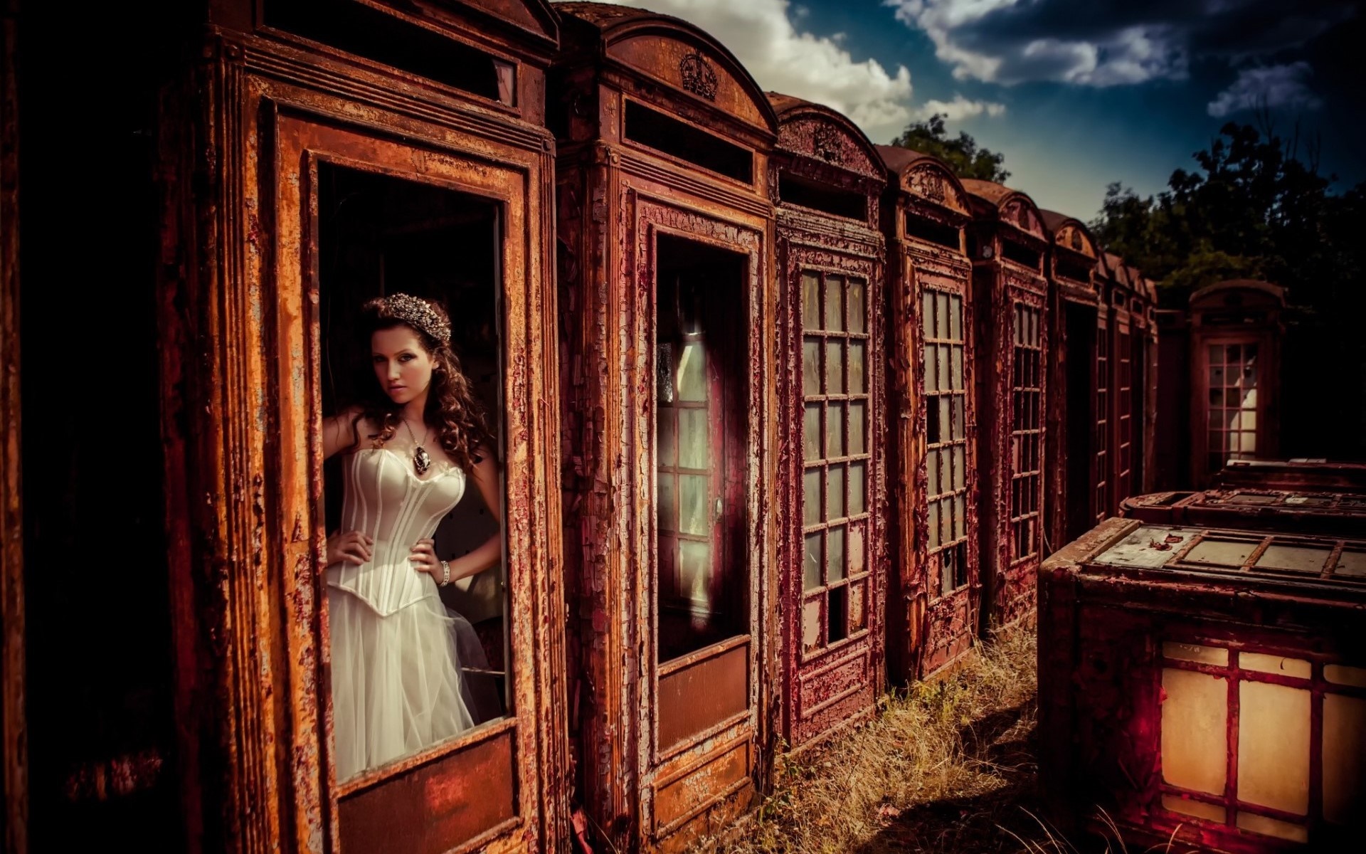 Woman in corset and dress in abandoned train cars HD Wallpaper
