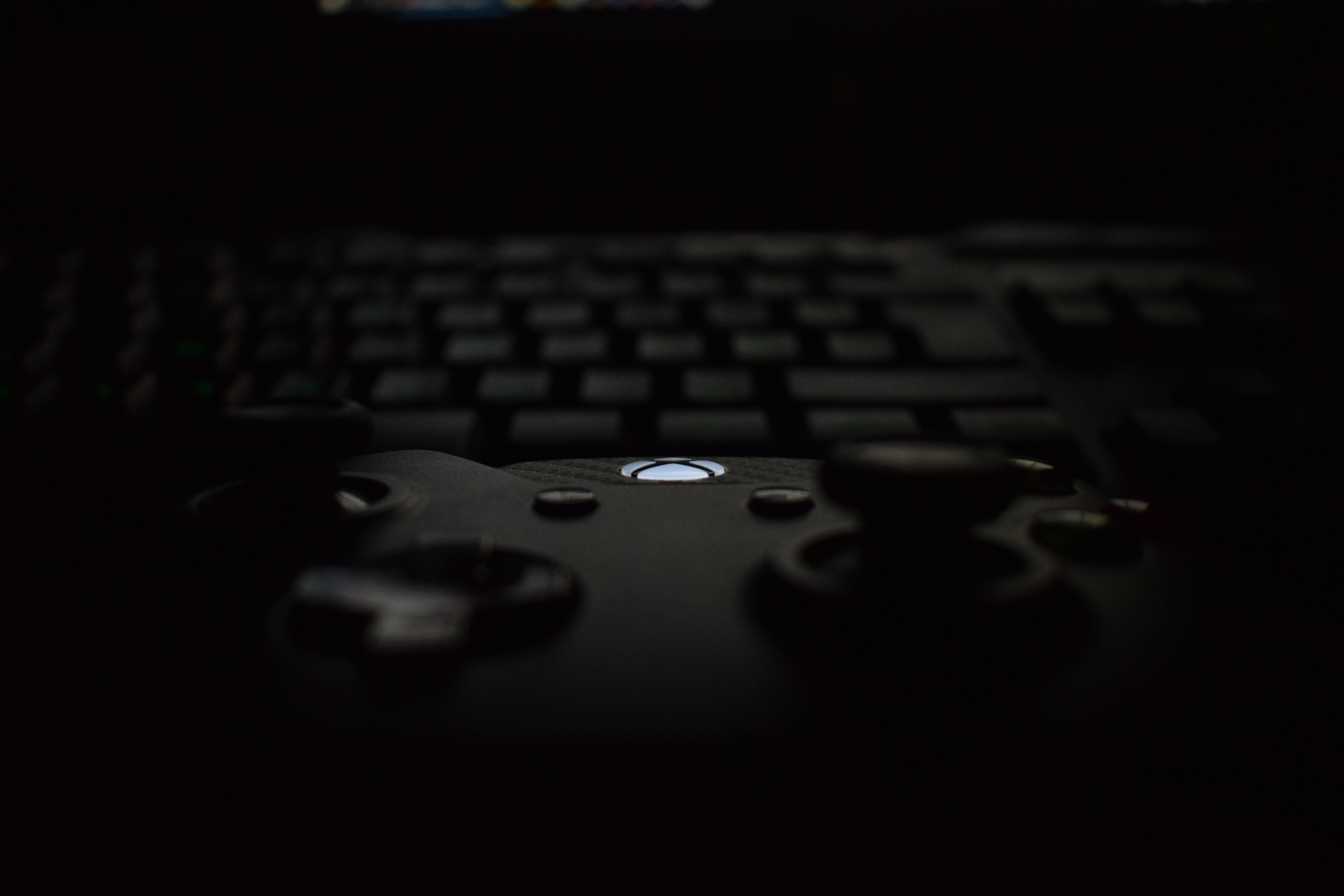 Xbox controller and keyboard in darkness HD Wallpaper