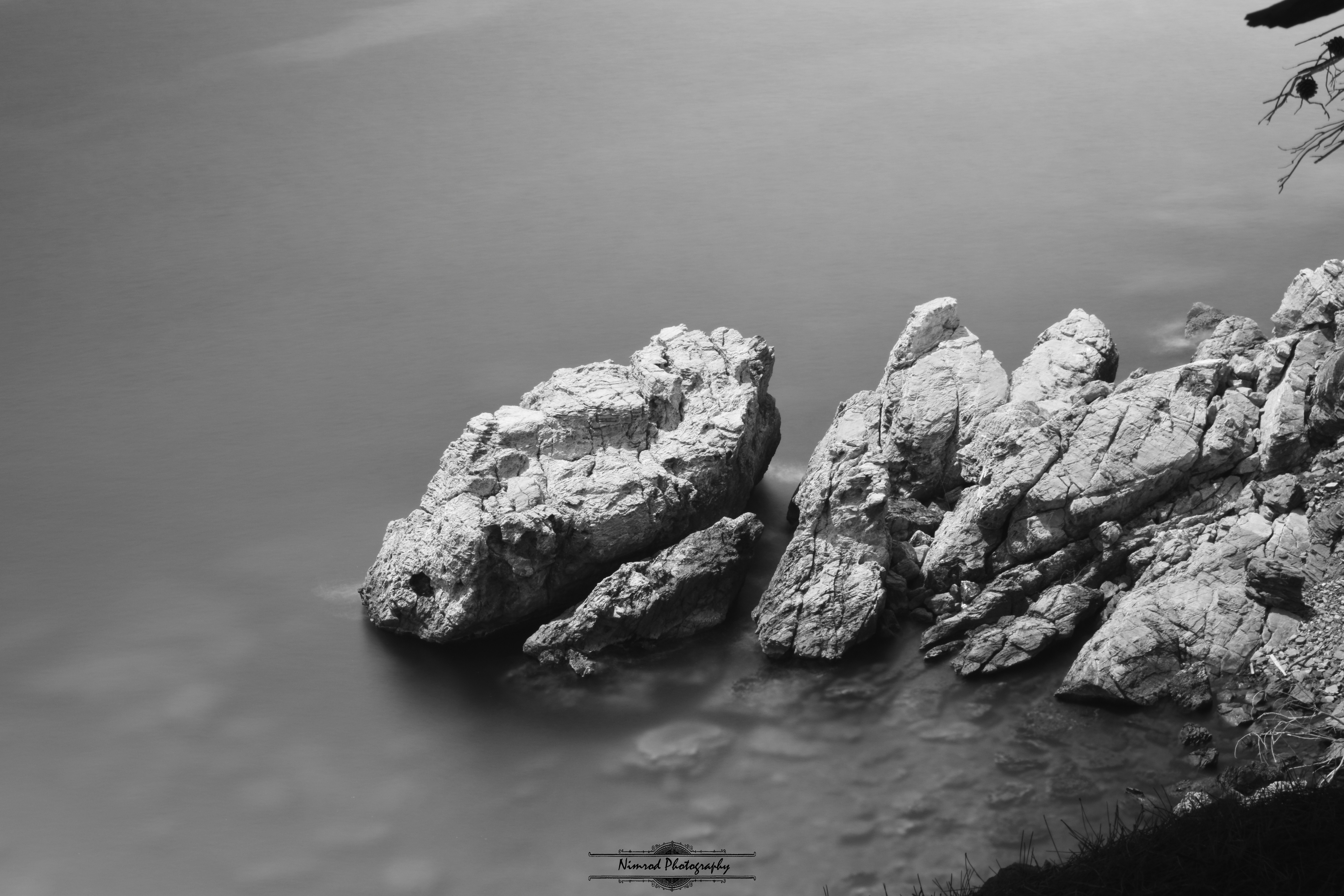 Monochrome landscape of rocks in the sea HD Wallpaper