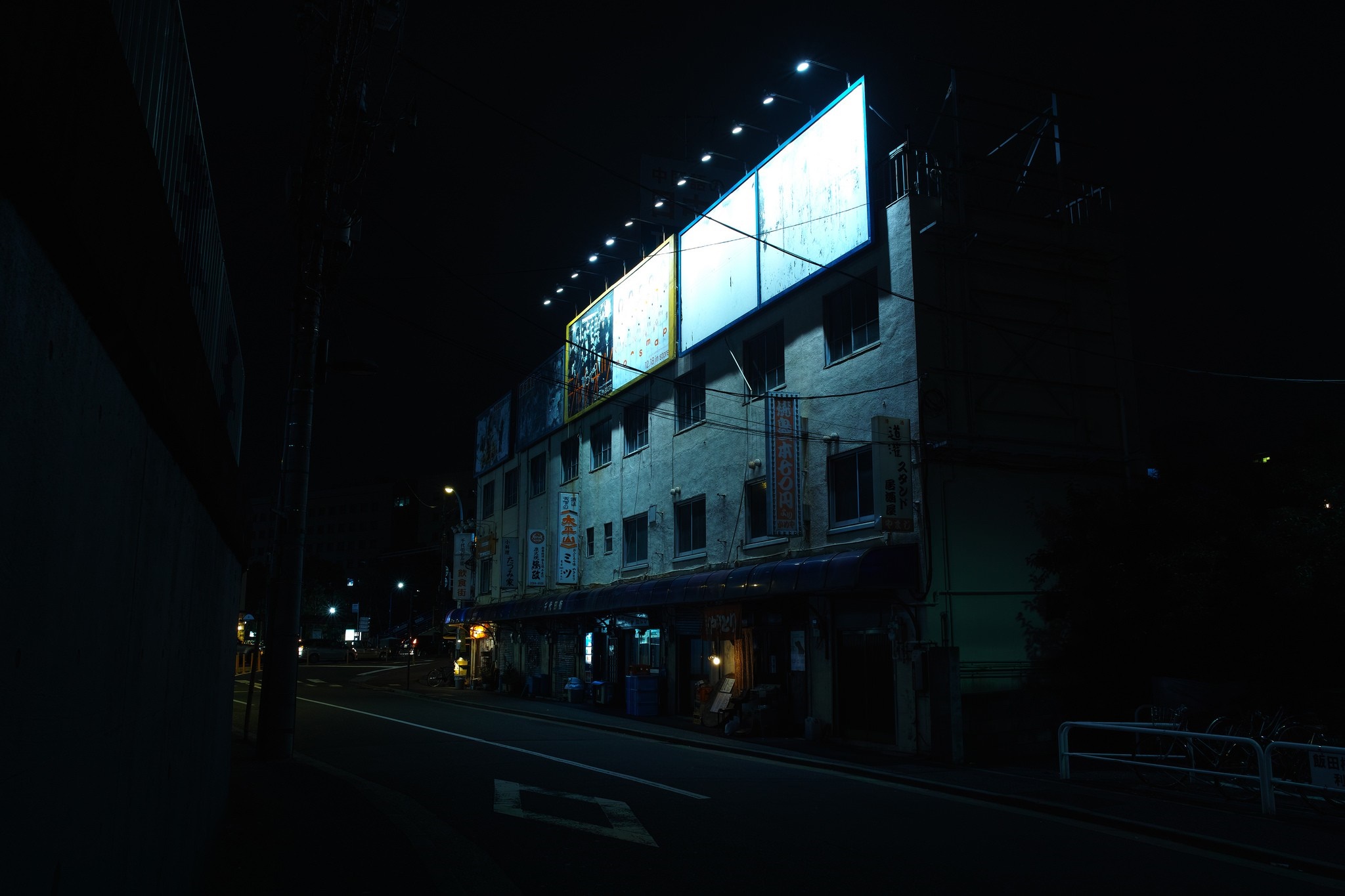 Building with billboards at night HD Wallpaper