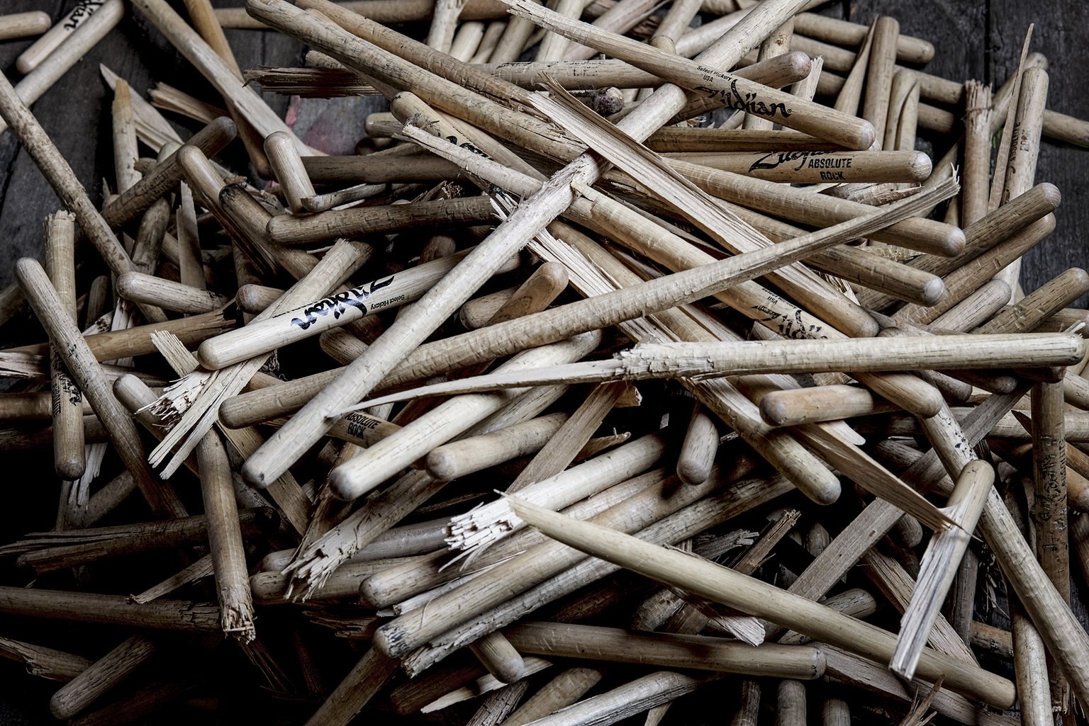 Pile of broken Zildjian drumsticks HD Wallpaper