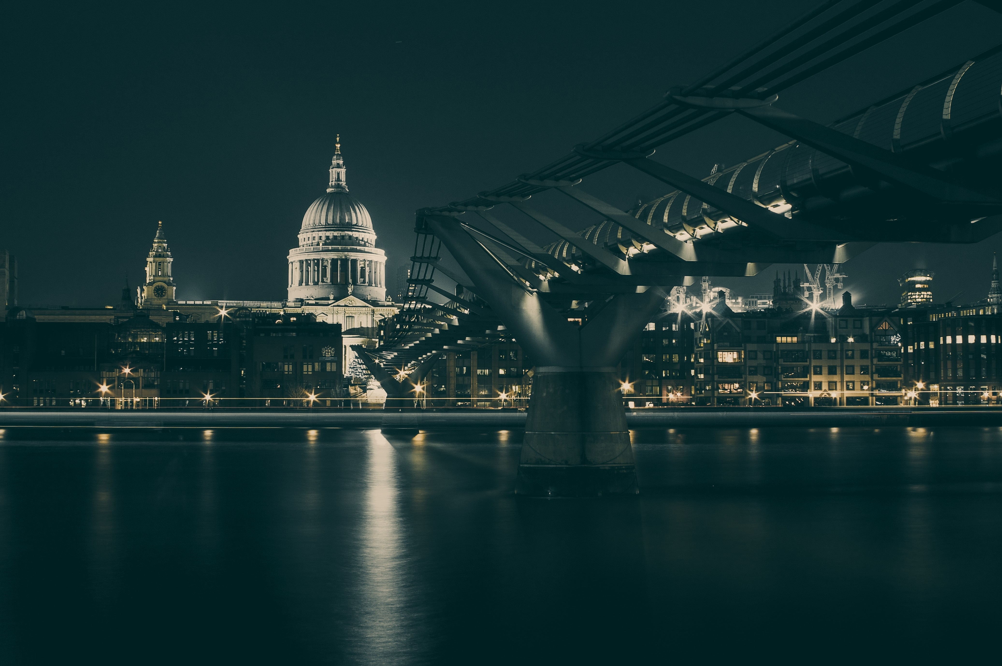 Millennium Bridge and St. Paul's Cathedral at night HD Wallpaper