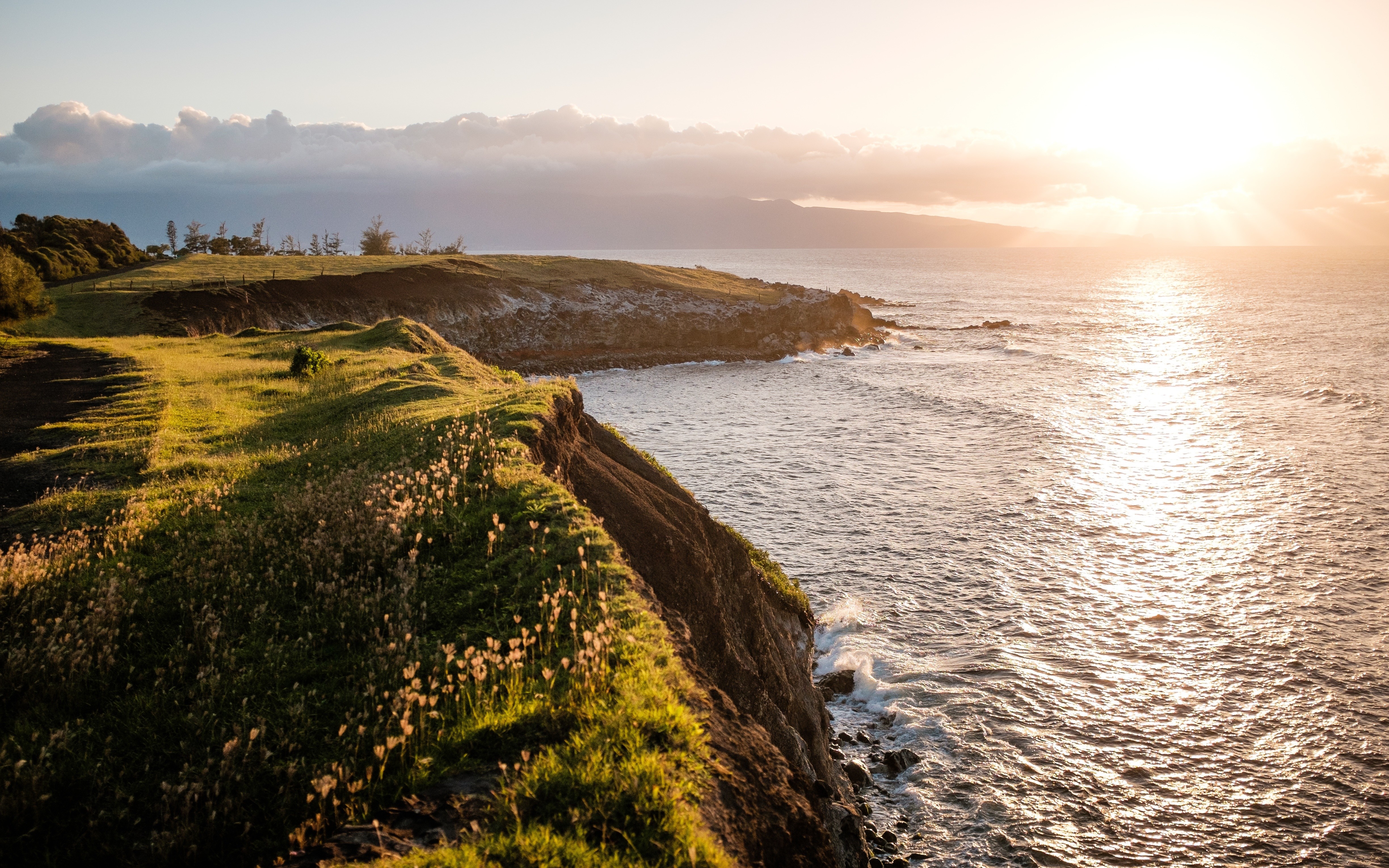 Cliff overlooking the ocean at sunset HD Wallpaper