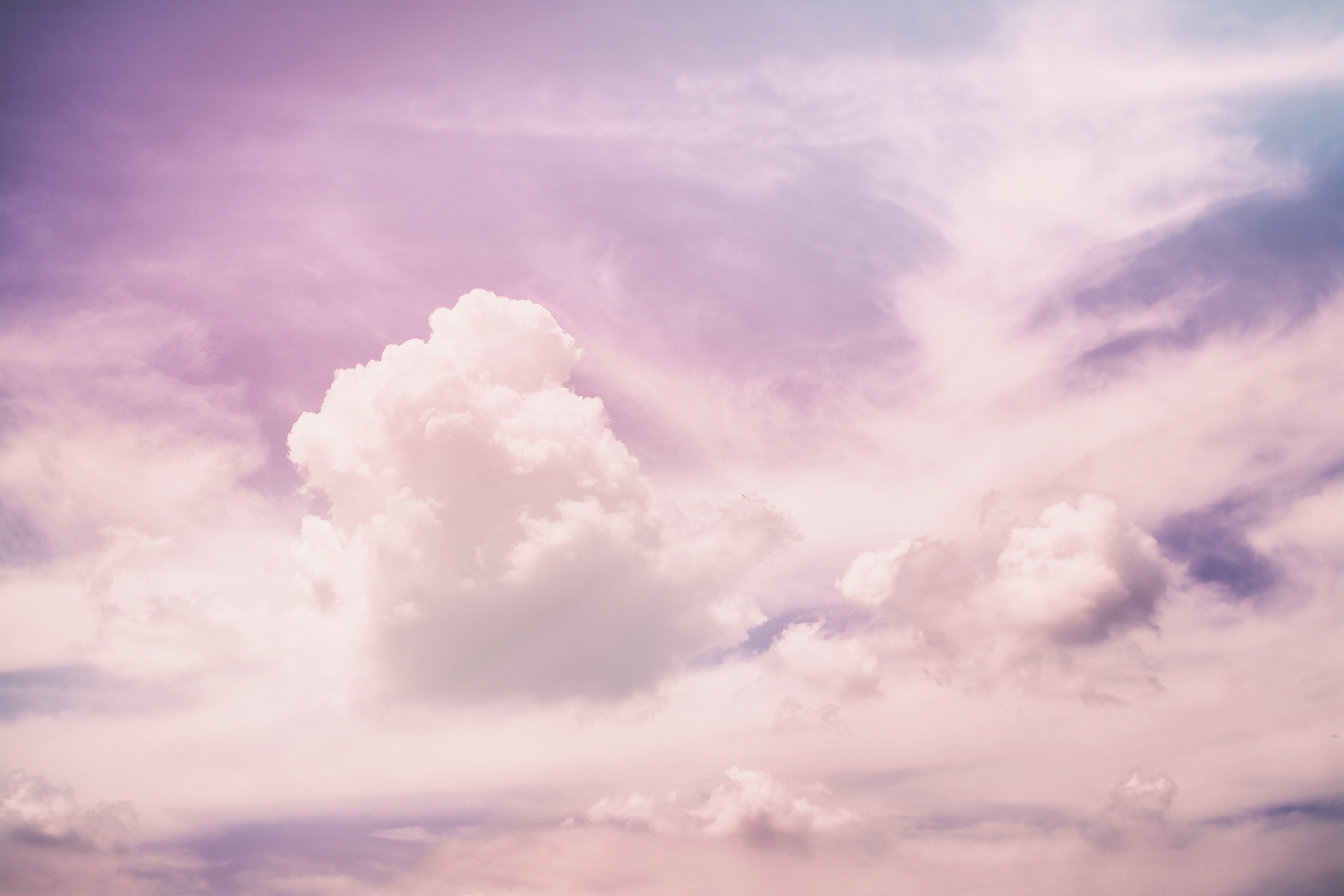 Pink and purple clouds in the sky HD Wallpaper