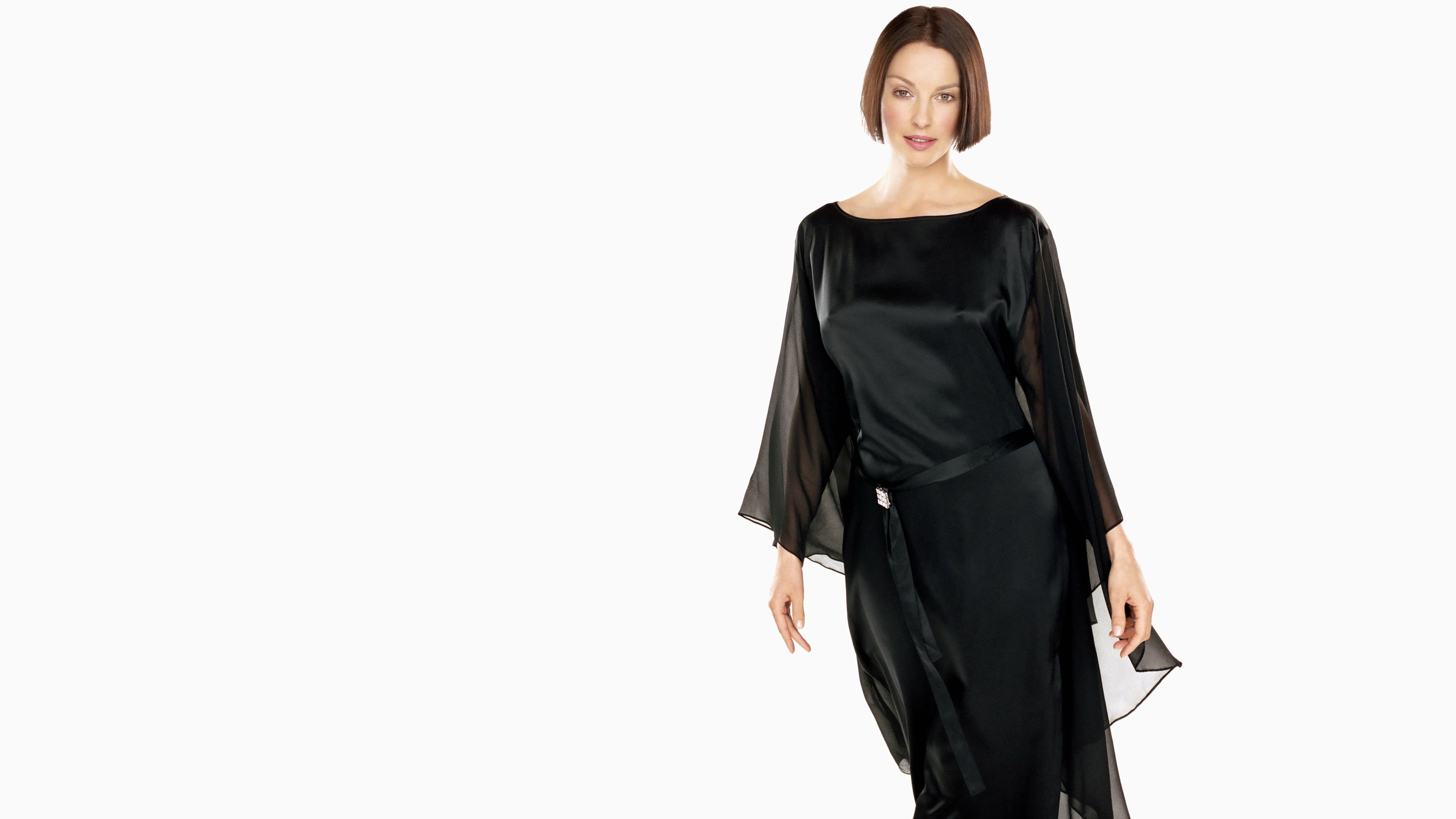 Ashley Judd in a black satin gown HD Wallpaper