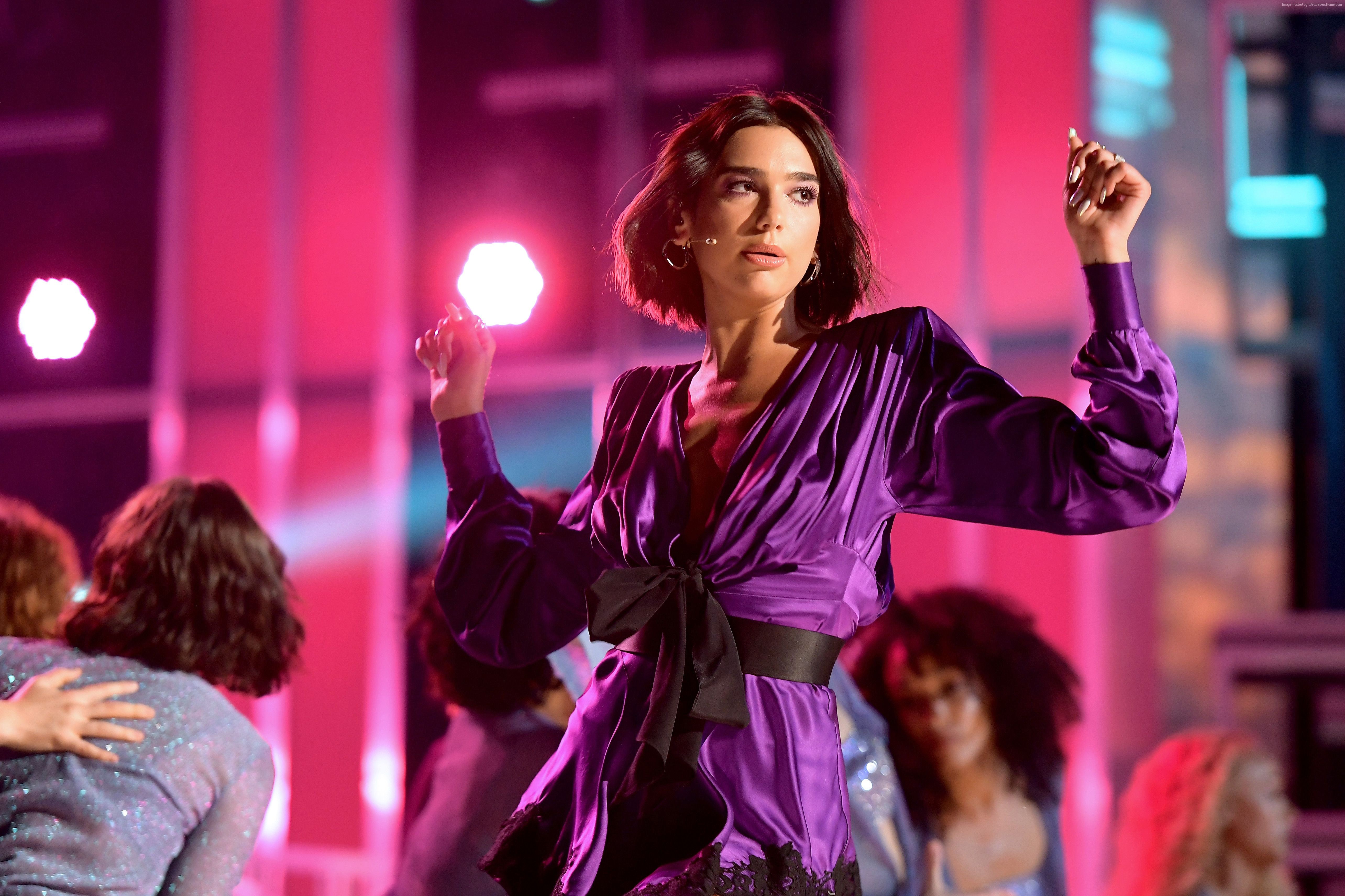 Dua Lipa performing at MTV Awards 2018 HD Wallpaper