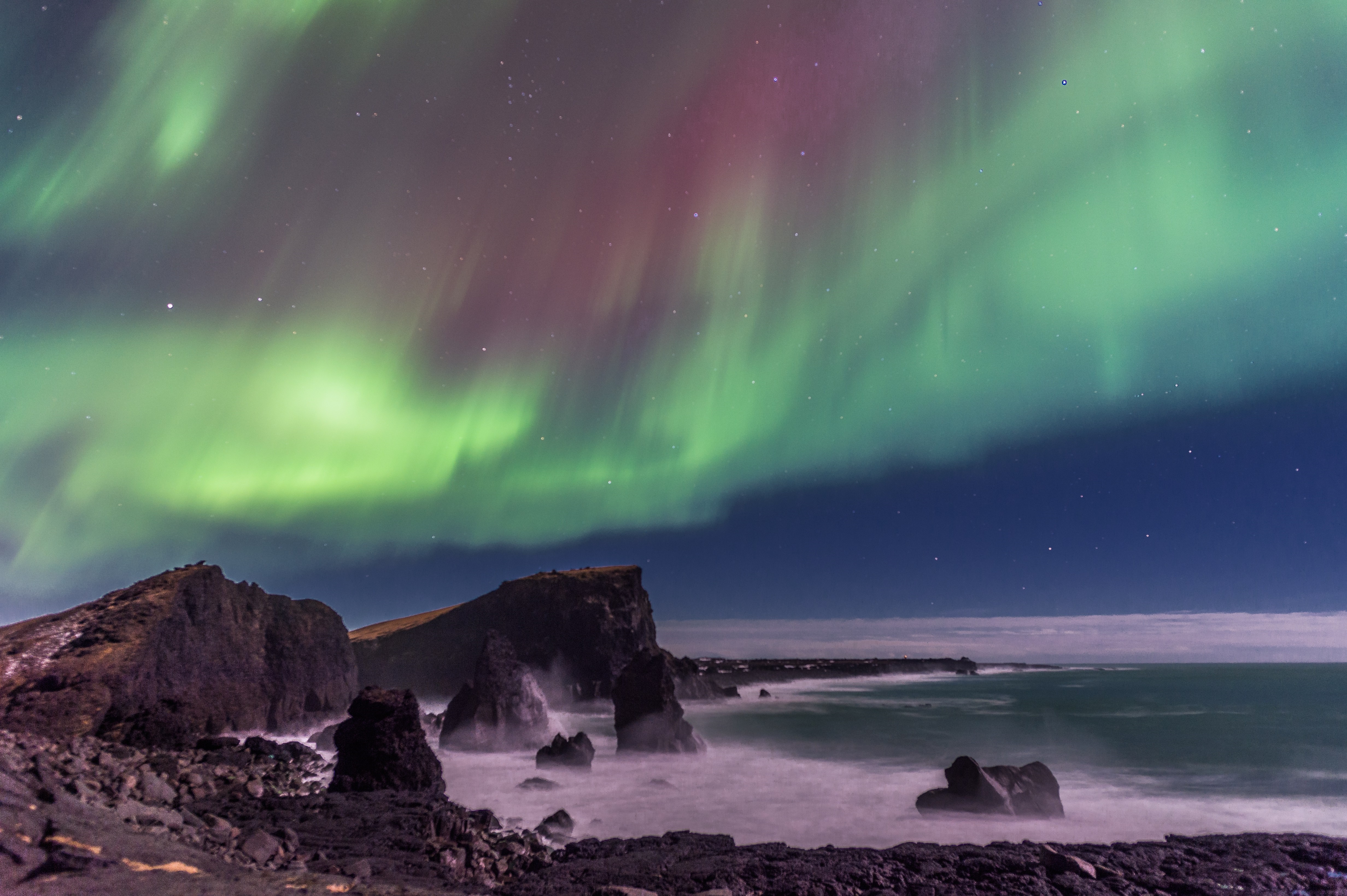 Aurora Borealis over rocky coast at night HD Wallpaper