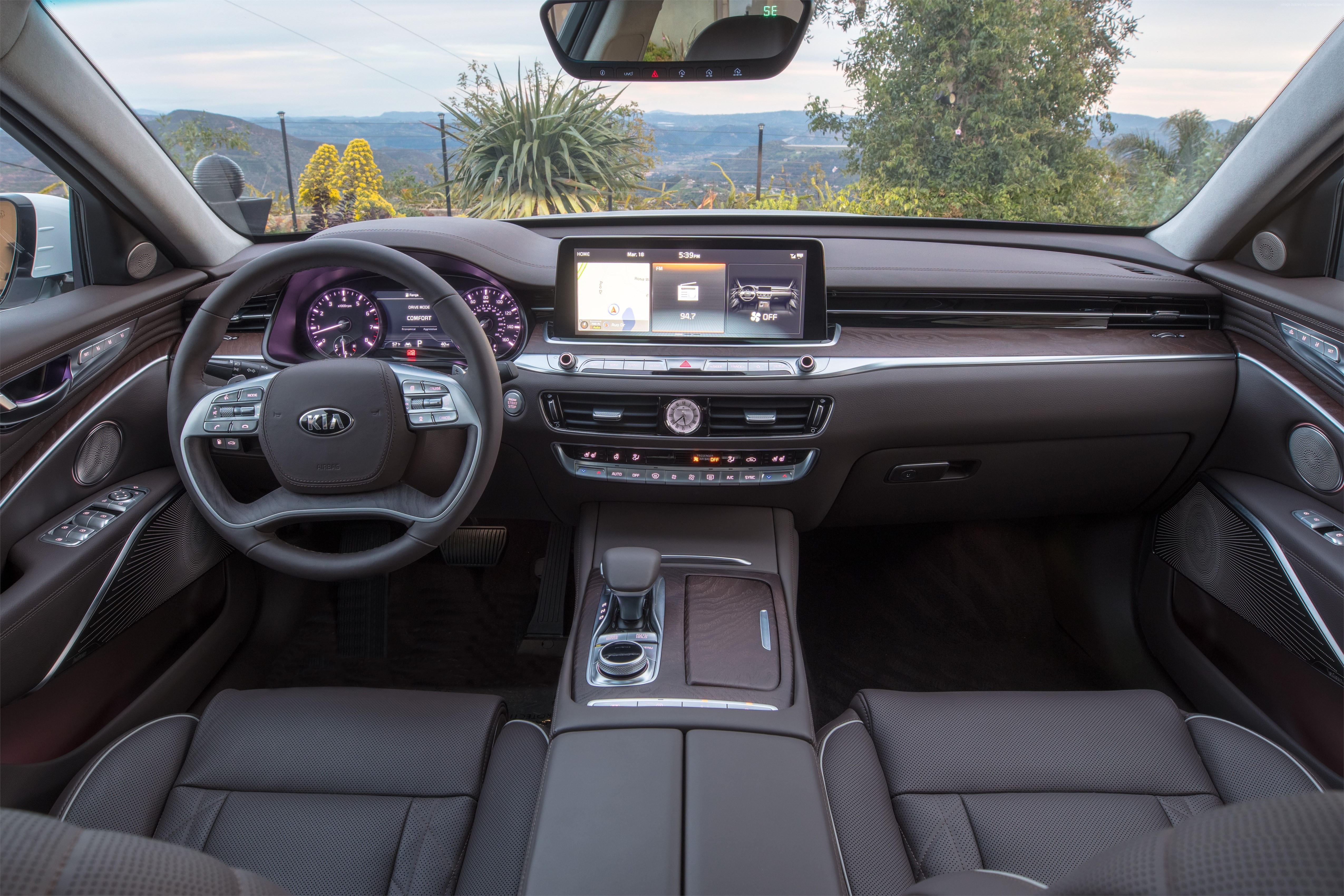Interior of a 2019 Kia K900 HD Wallpaper