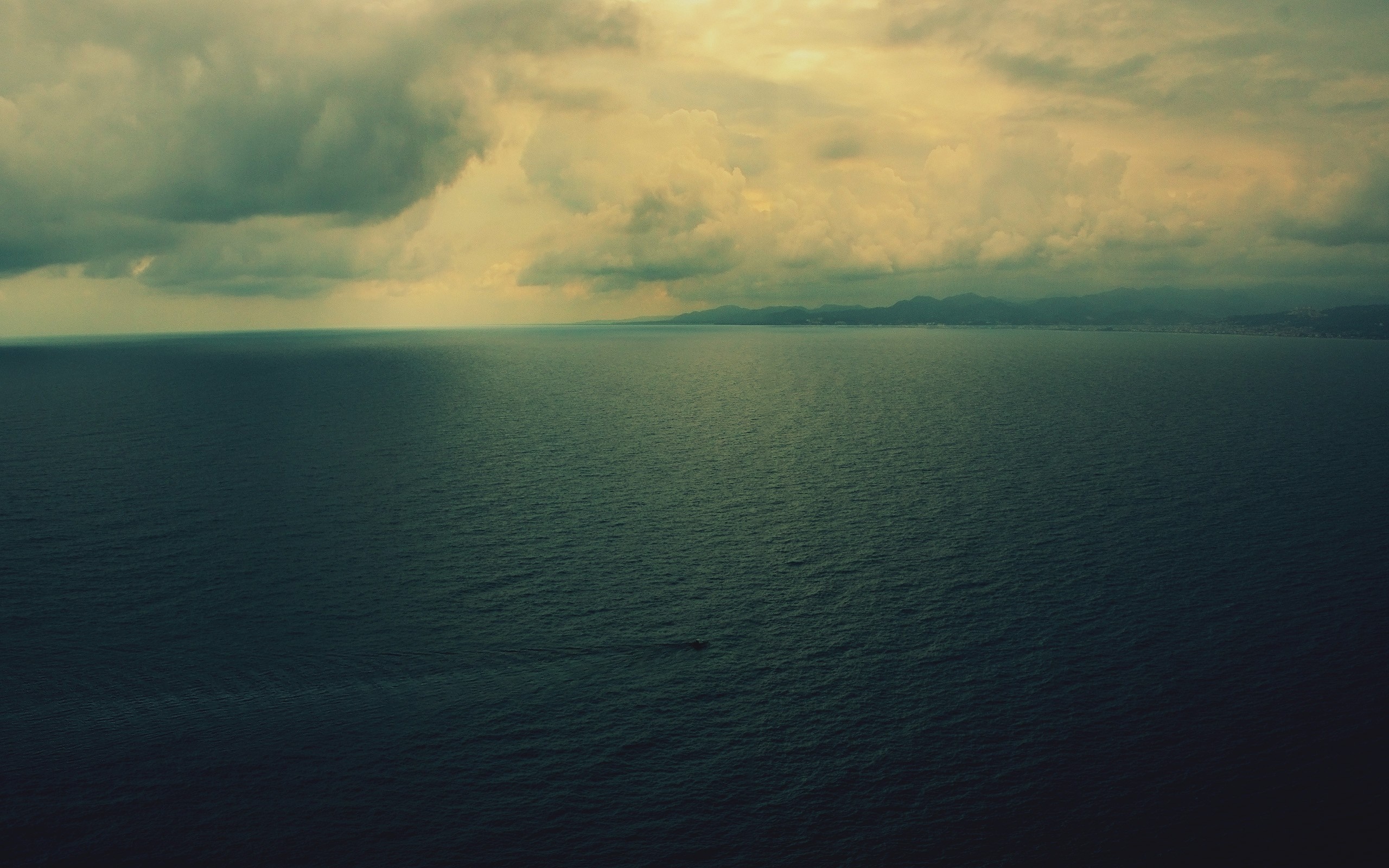 Ocean and Cloudy Sky Overlooking a Coastline HD Wallpaper