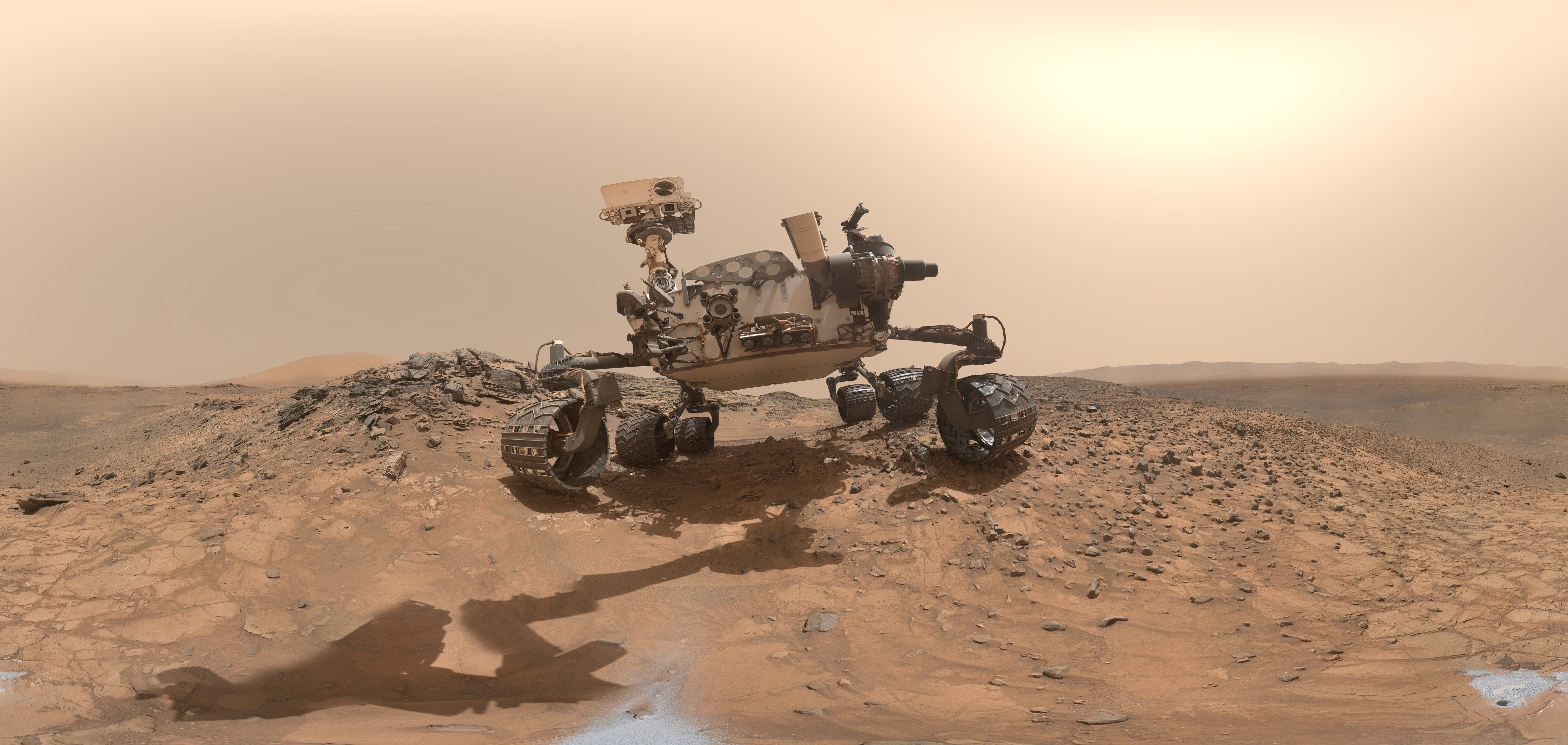 Curiosity rover on Mars HD Wallpaper