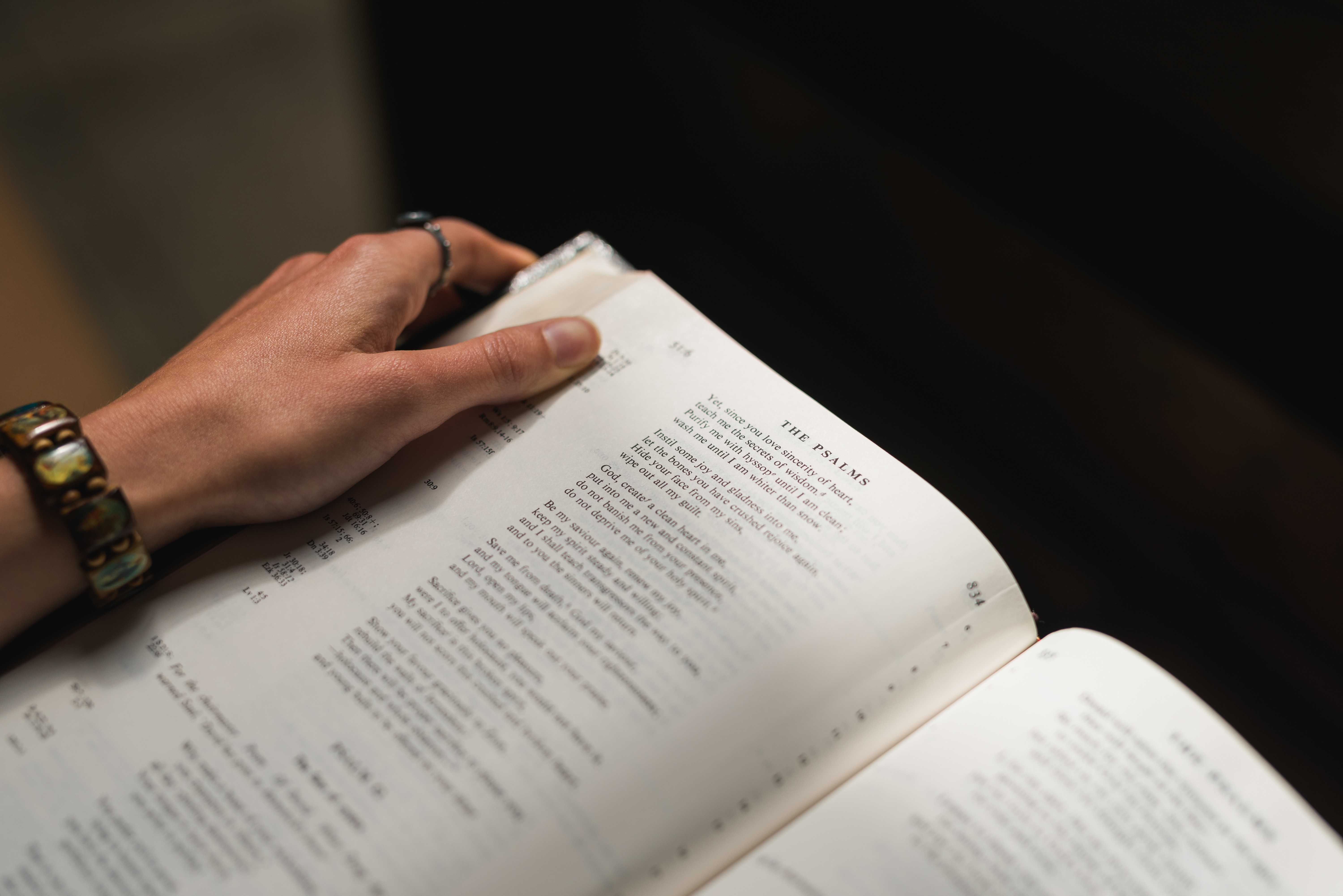 Hand holding open book with Psalms HD Wallpaper