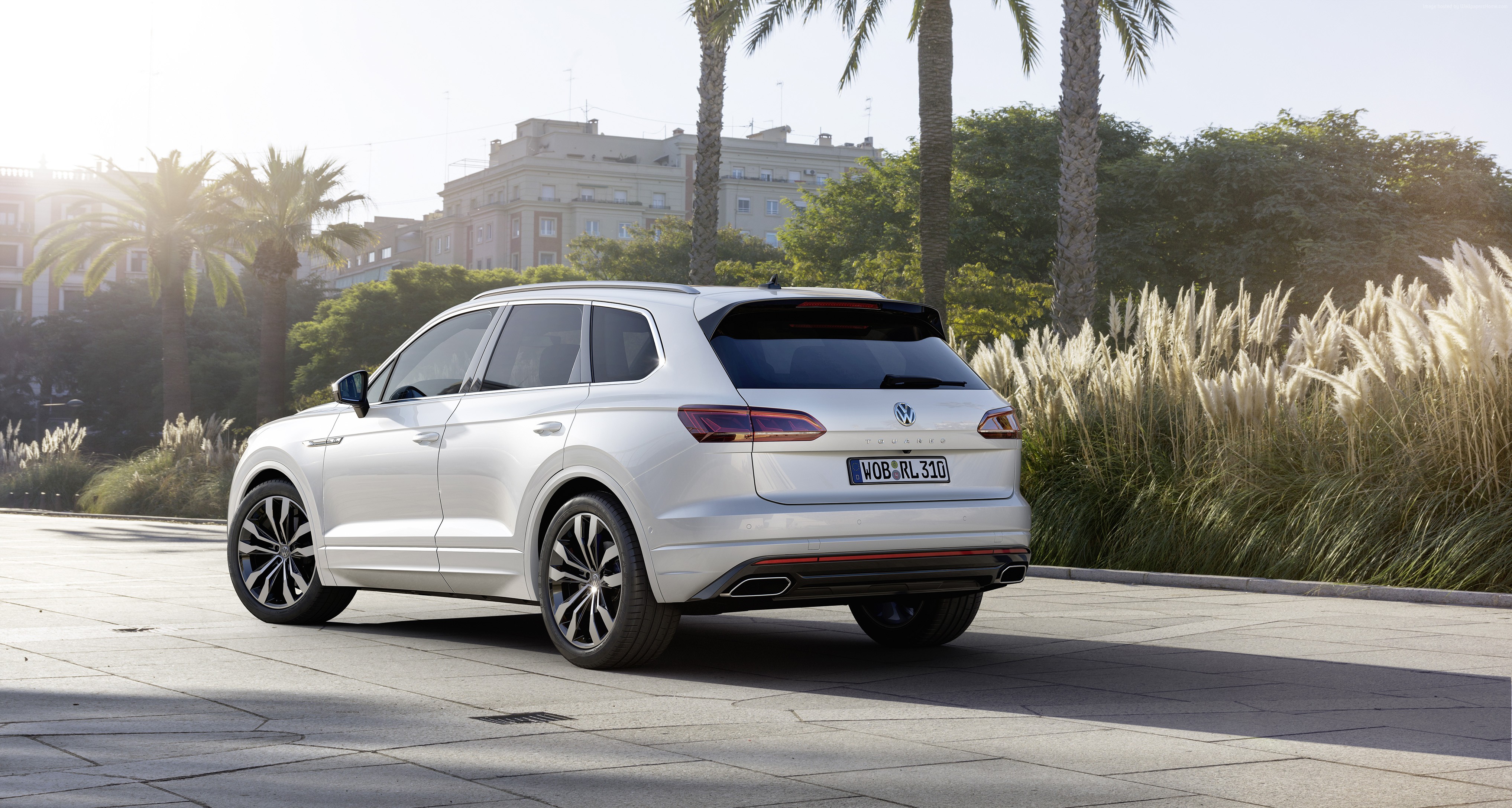 White 2019 Volkswagen Touareg SUV HD Wallpaper