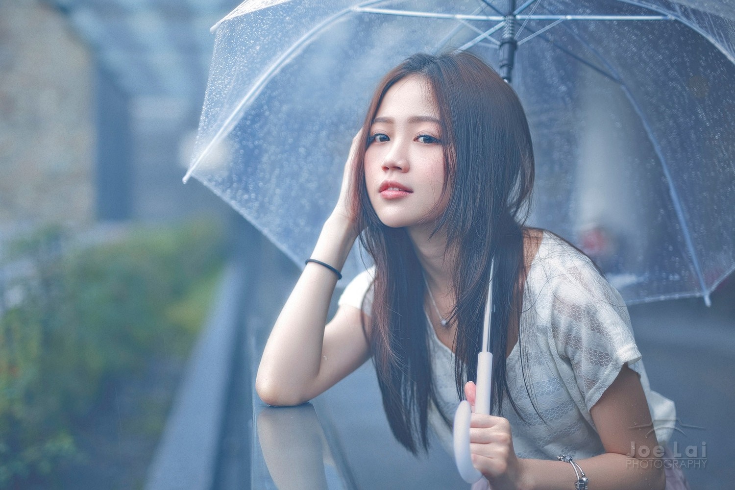 Woman holding an umbrella in the rain HD Wallpaper