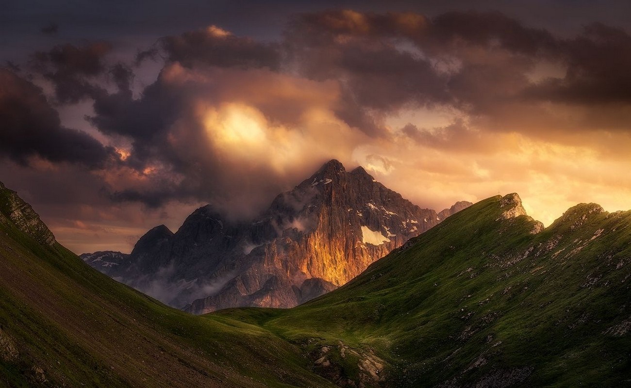 Sunset Over the Dolomites Mountains in Italy HD Wallpaper