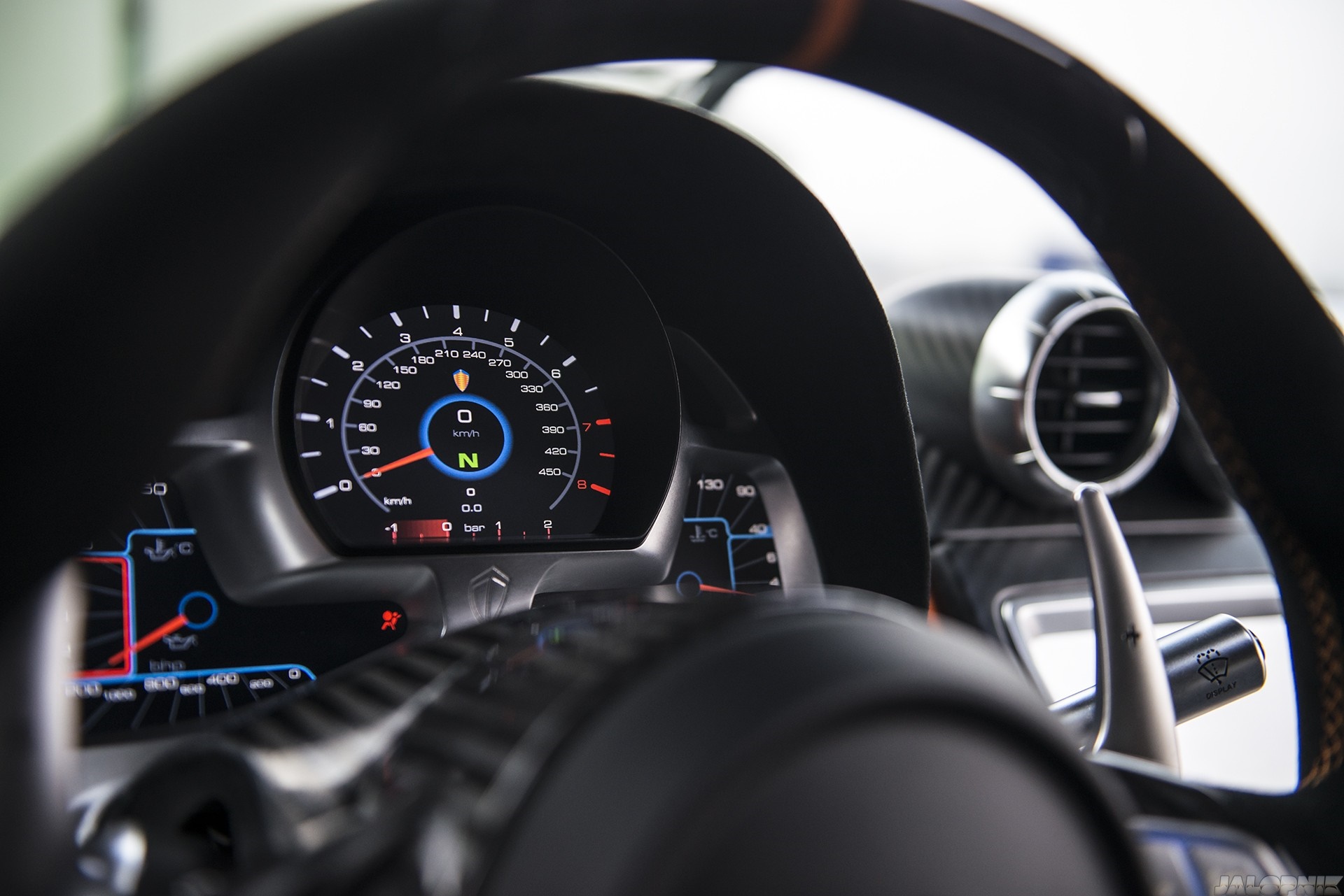 Koenigsegg car interior dashboard and steering wheel HD Wallpaper
