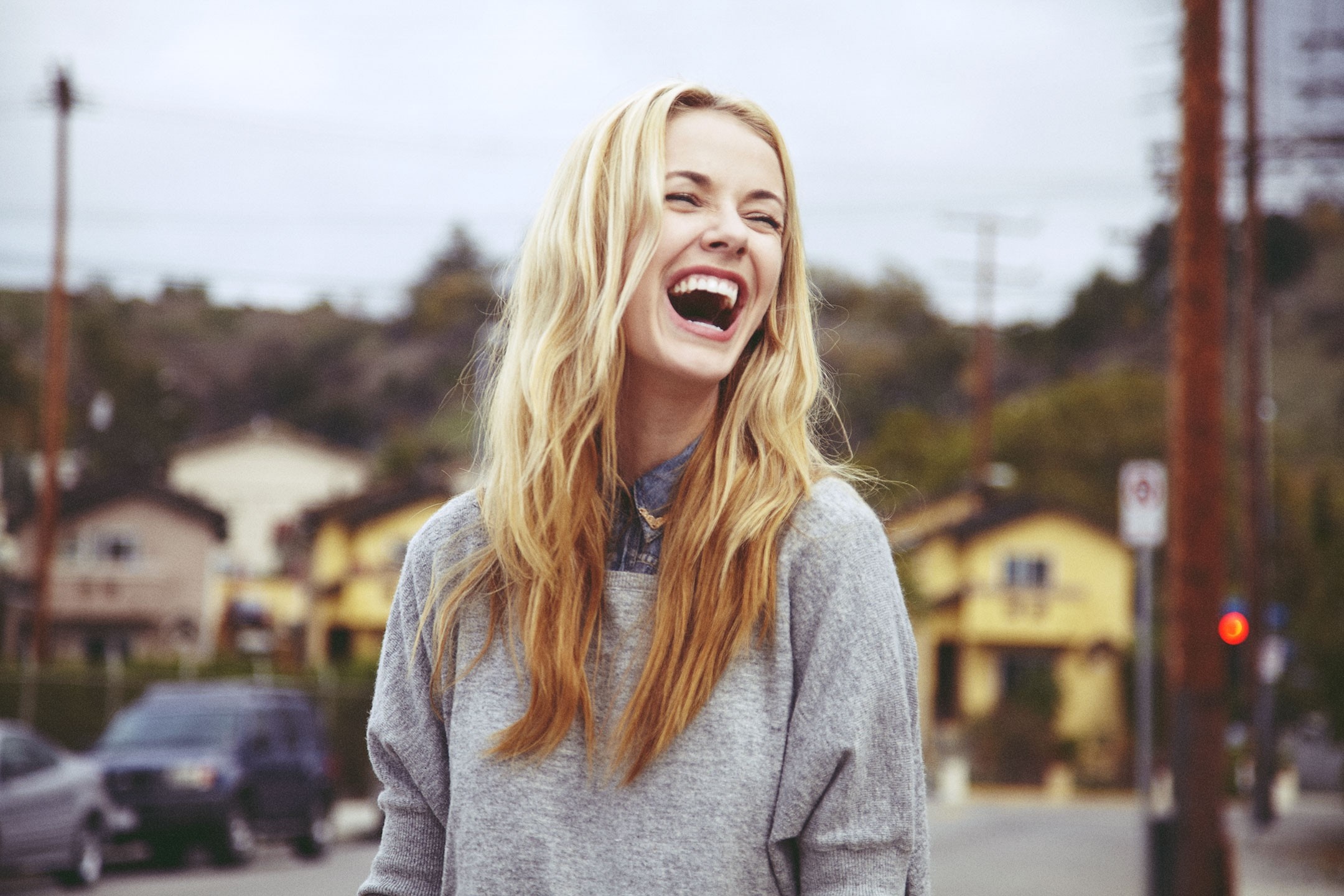 Woman laughing outdoors HD Wallpaper