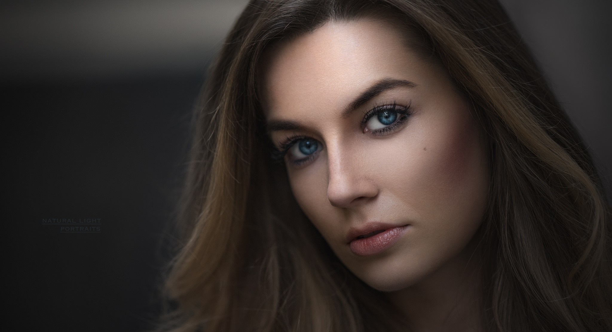 Portrait of a woman with blue eyes and brown hair HD Wallpaper