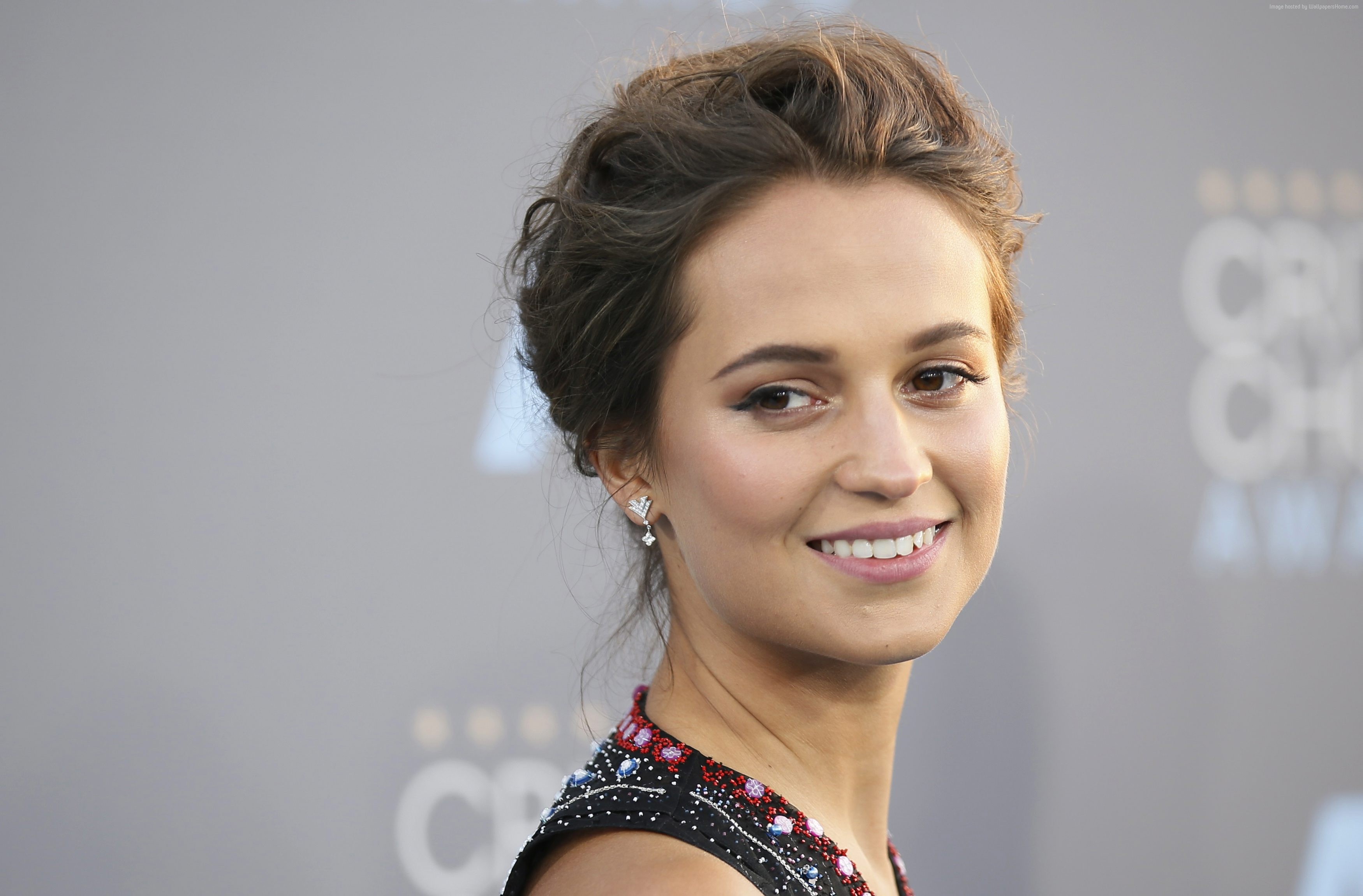 Alicia Vikander at Critics' Choice Awards HD Wallpaper