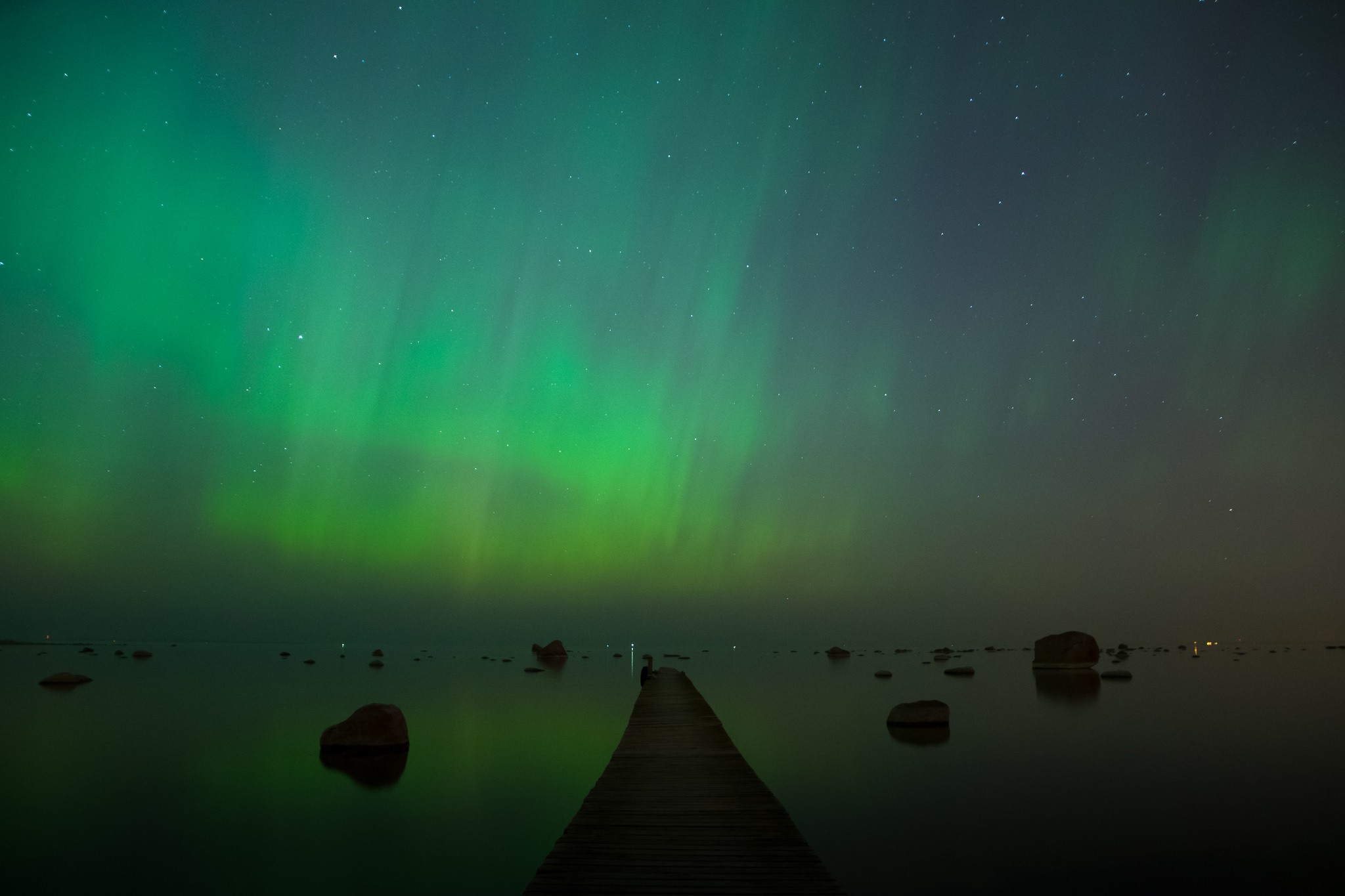 Aurora borealis over a calm sea with a pier HD Wallpaper