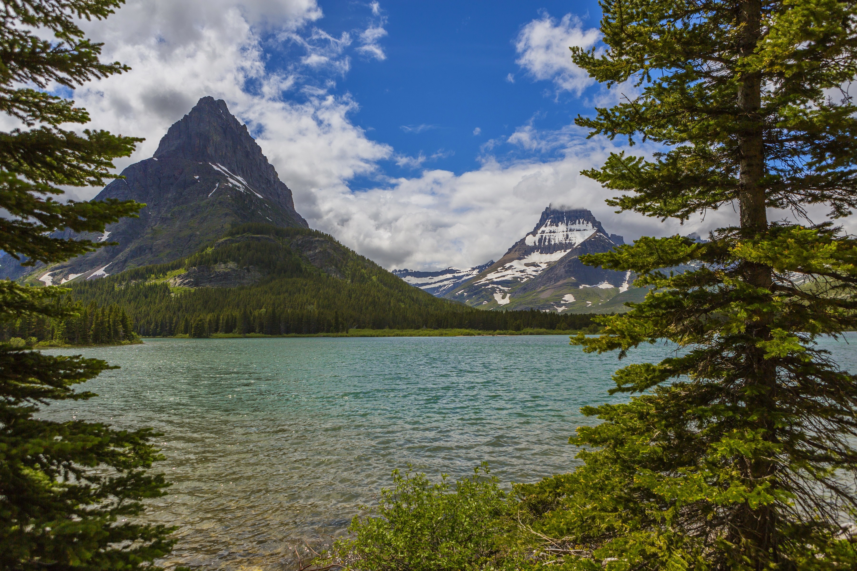 Lake and mountains in Glacier National Park HD Wallpaper