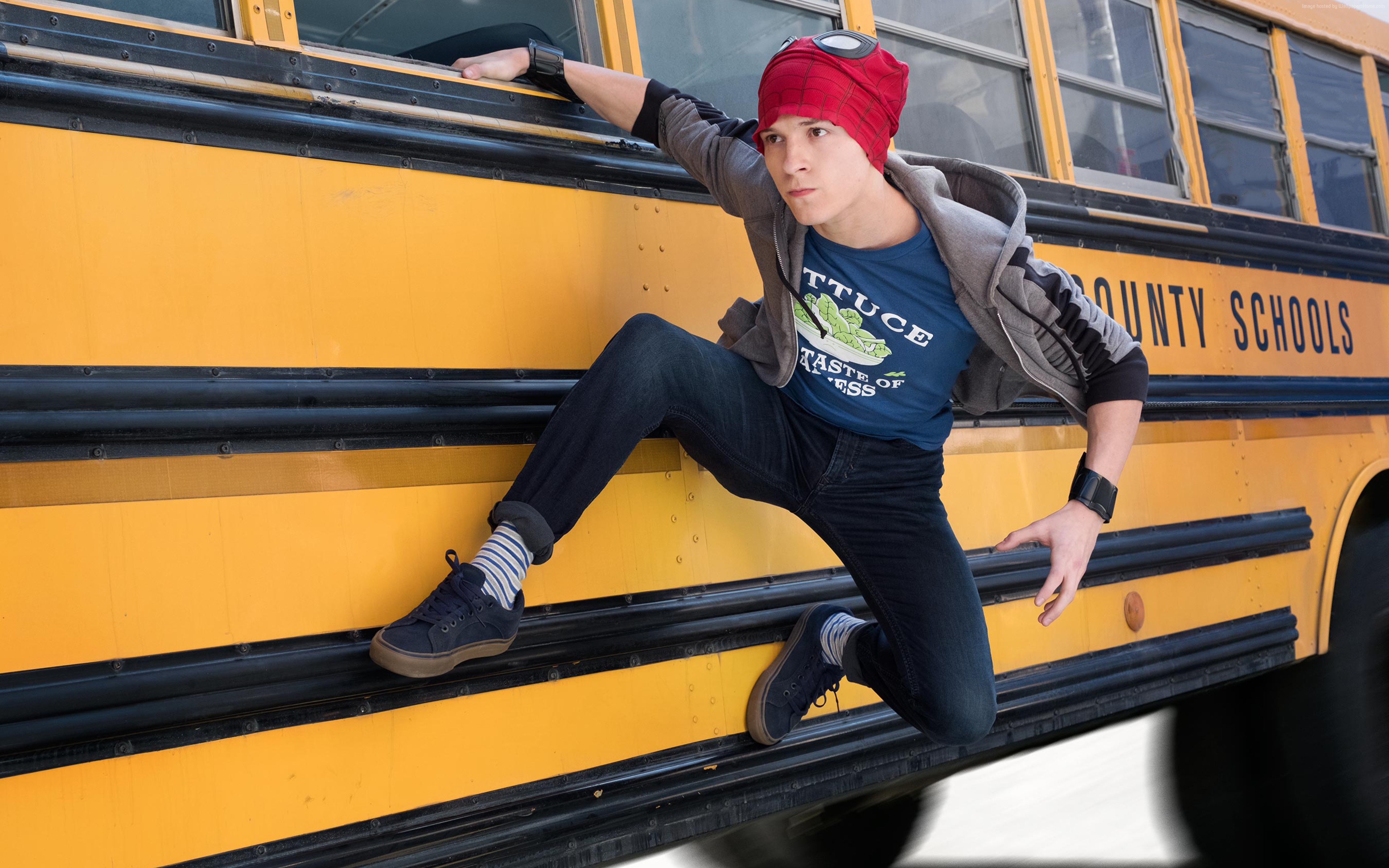 Spider-Man from Avengers: Infinity War on a school bus HD Wallpaper