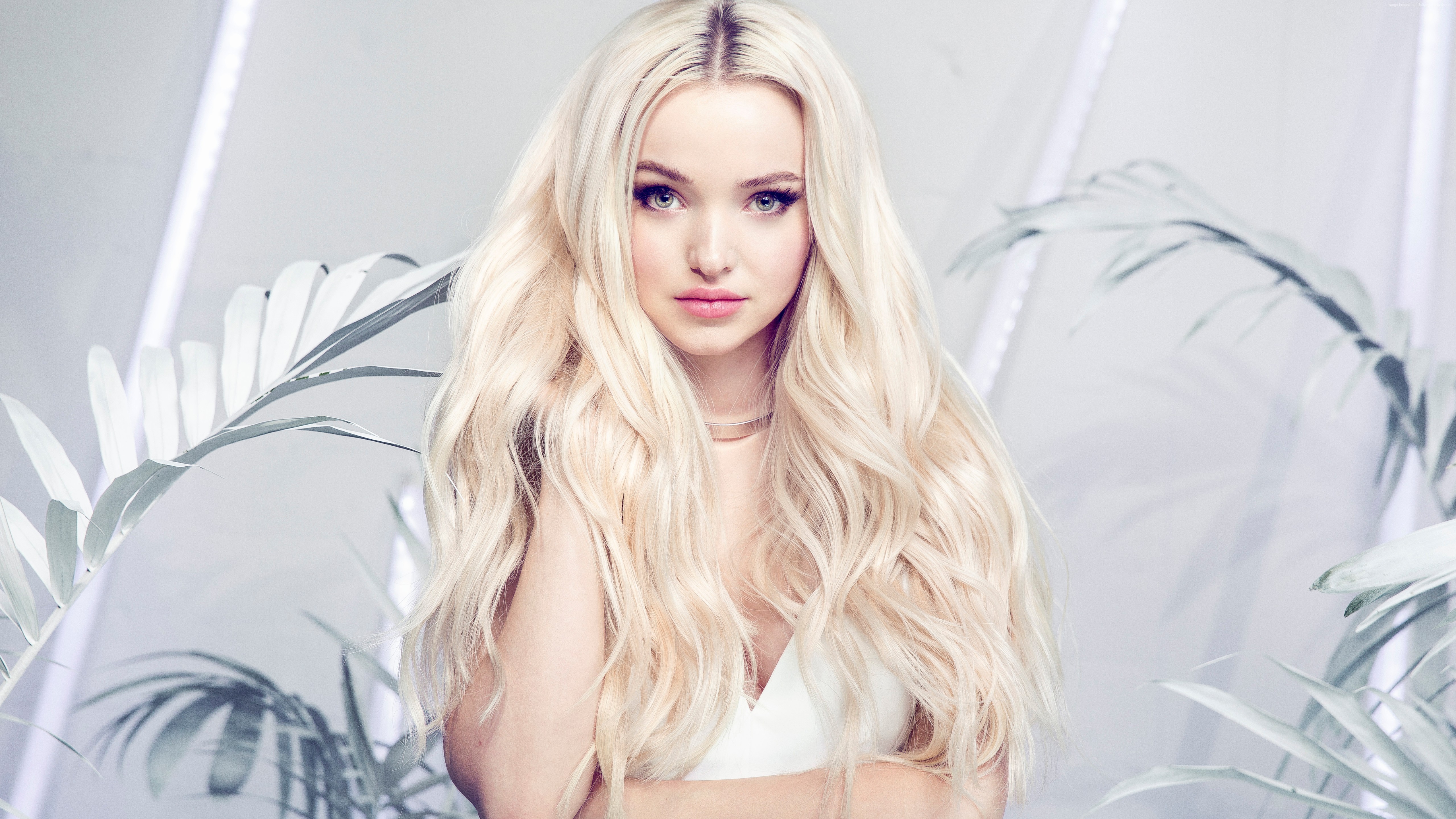 Dove Cameron HD Wallpaper