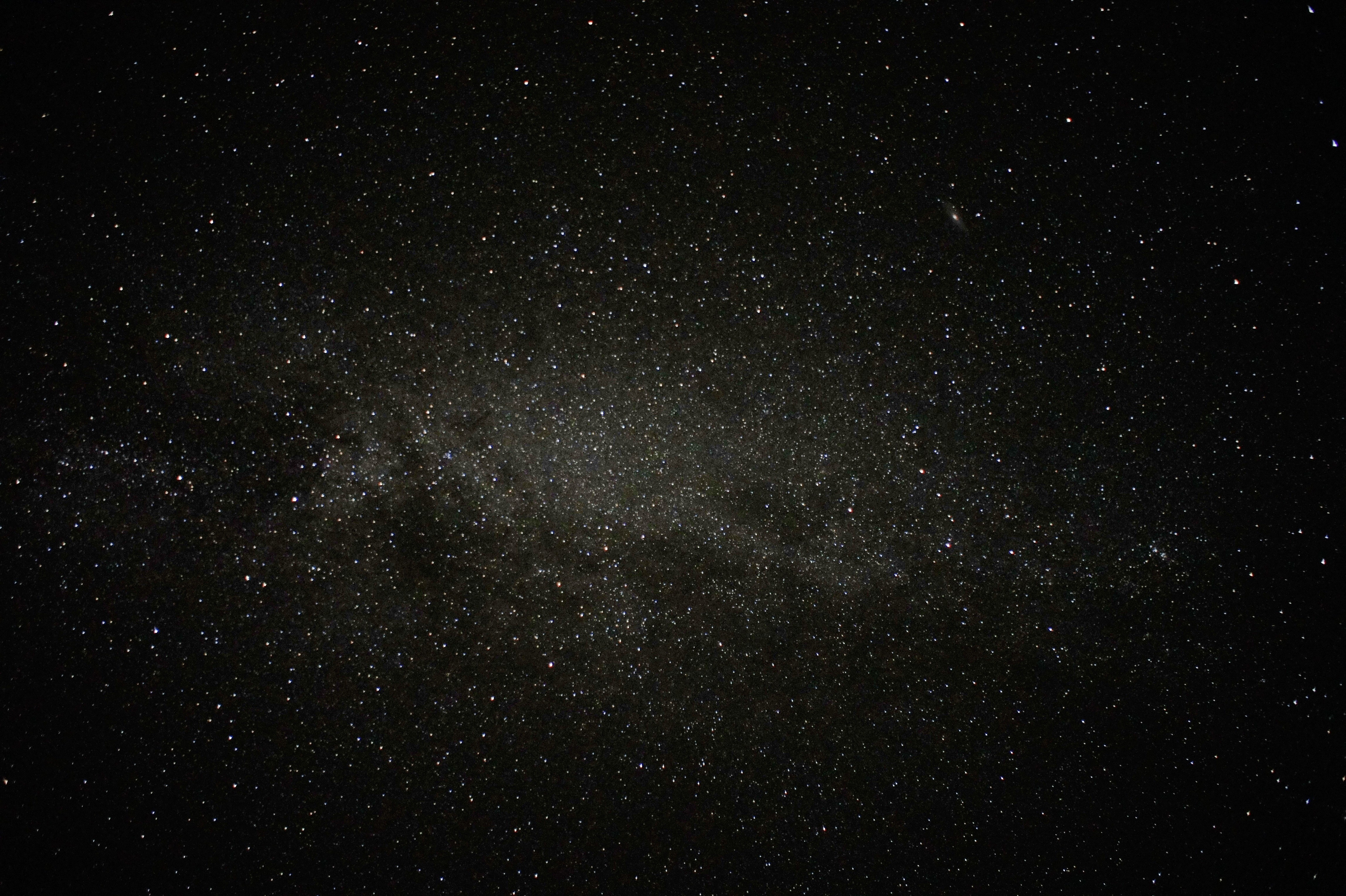 The Milky Way galaxy and stars in the night sky HD Wallpaper