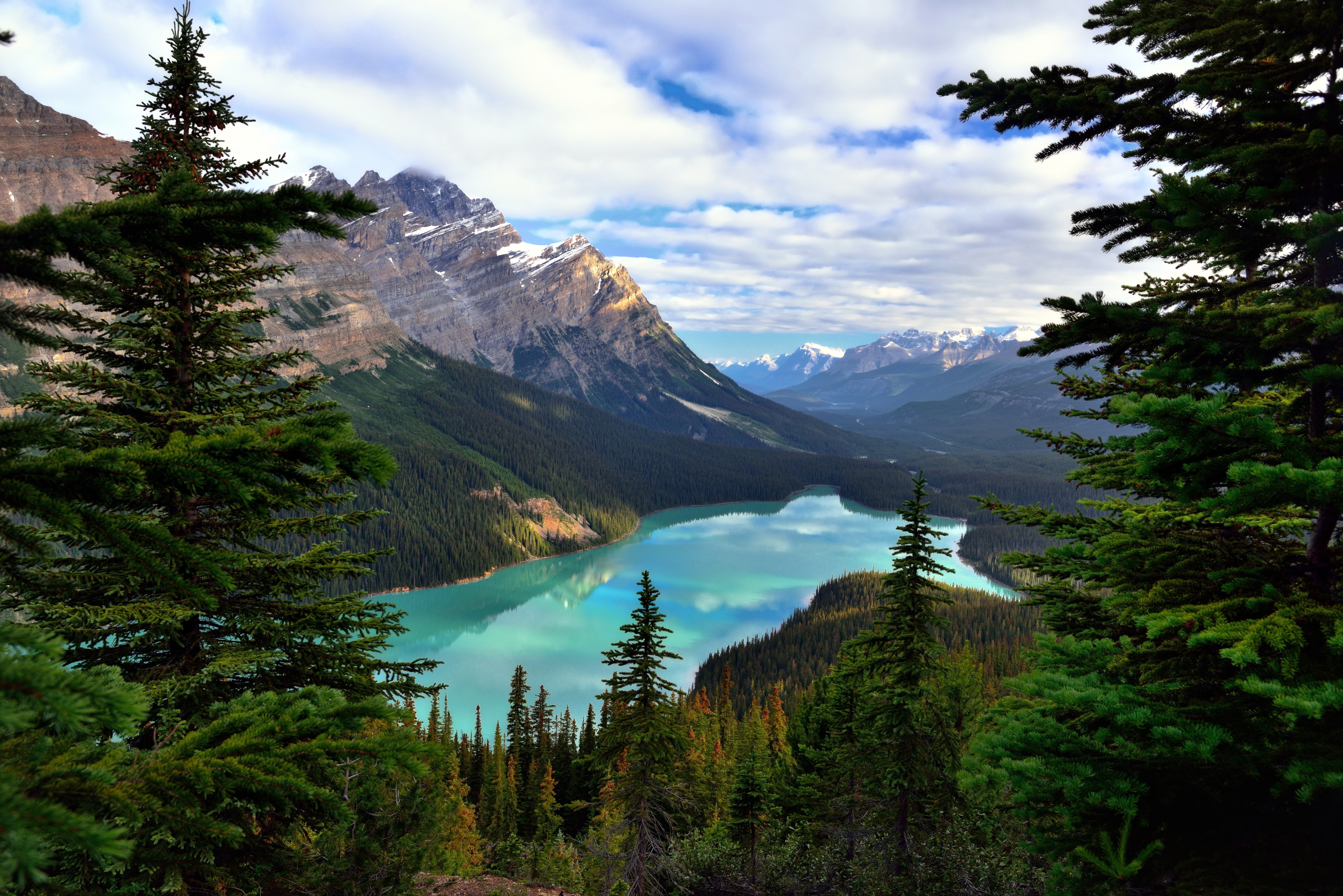 Banff National Park Lake and Mountain Landscape HD Wallpaper