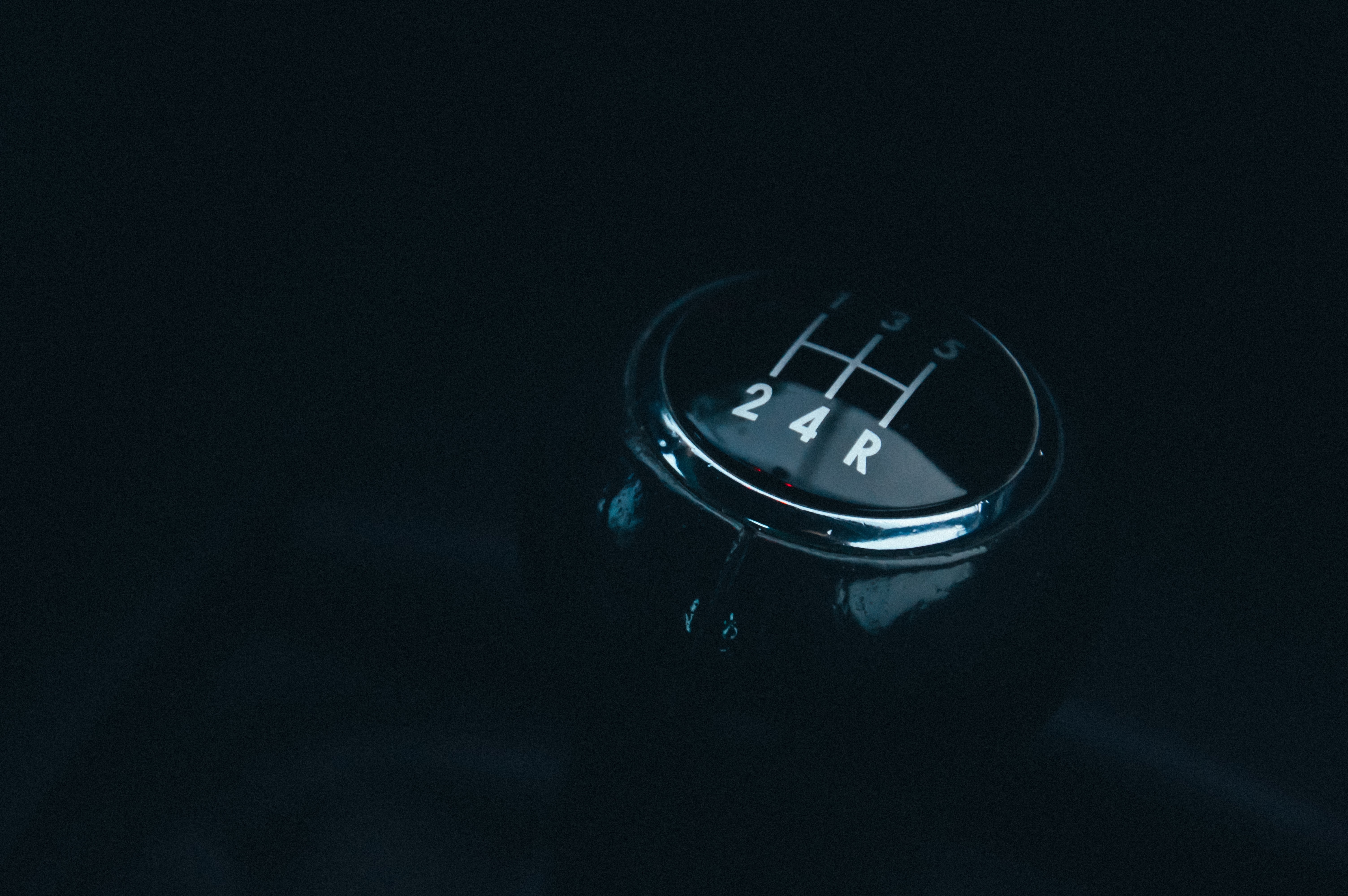 Close-up of a manual car gear shift knob HD Wallpaper