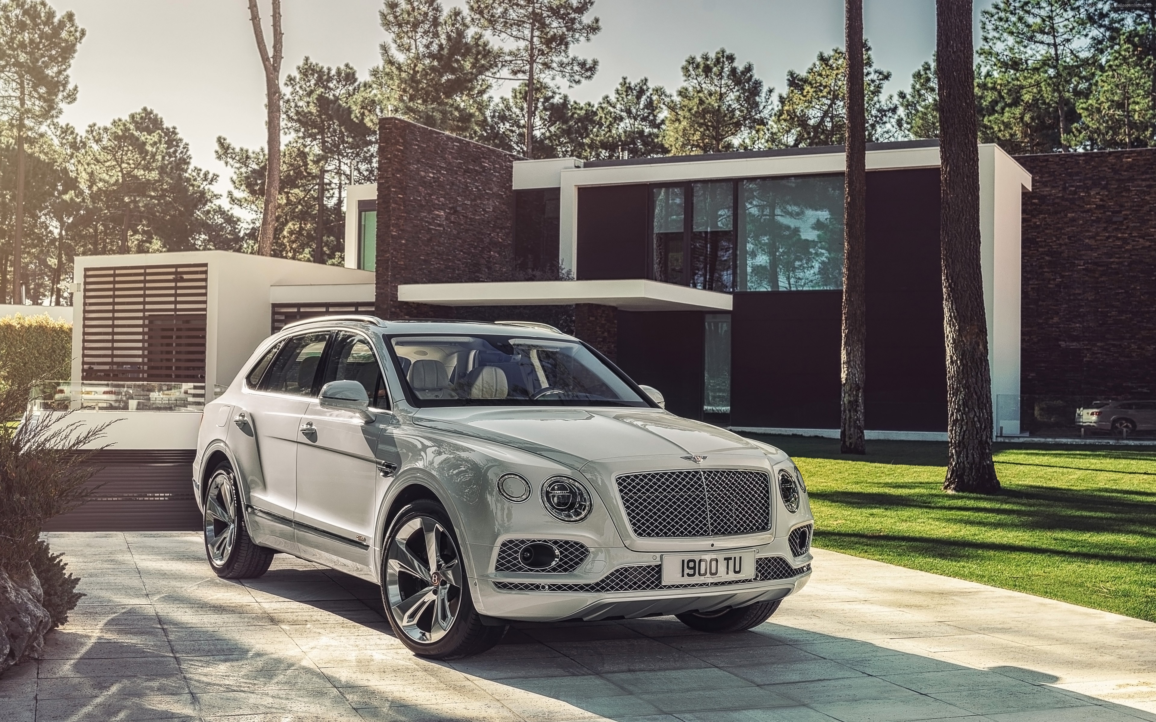 Bentley Bentayga Hybrid at Geneva Motor Show 2018 HD Wallpaper
