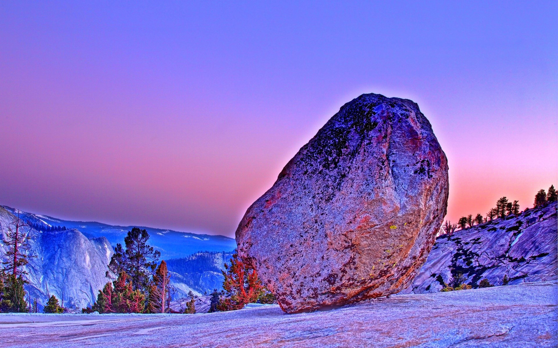 Balanced Rock in Yosemite National Park at sunset HD Wallpaper