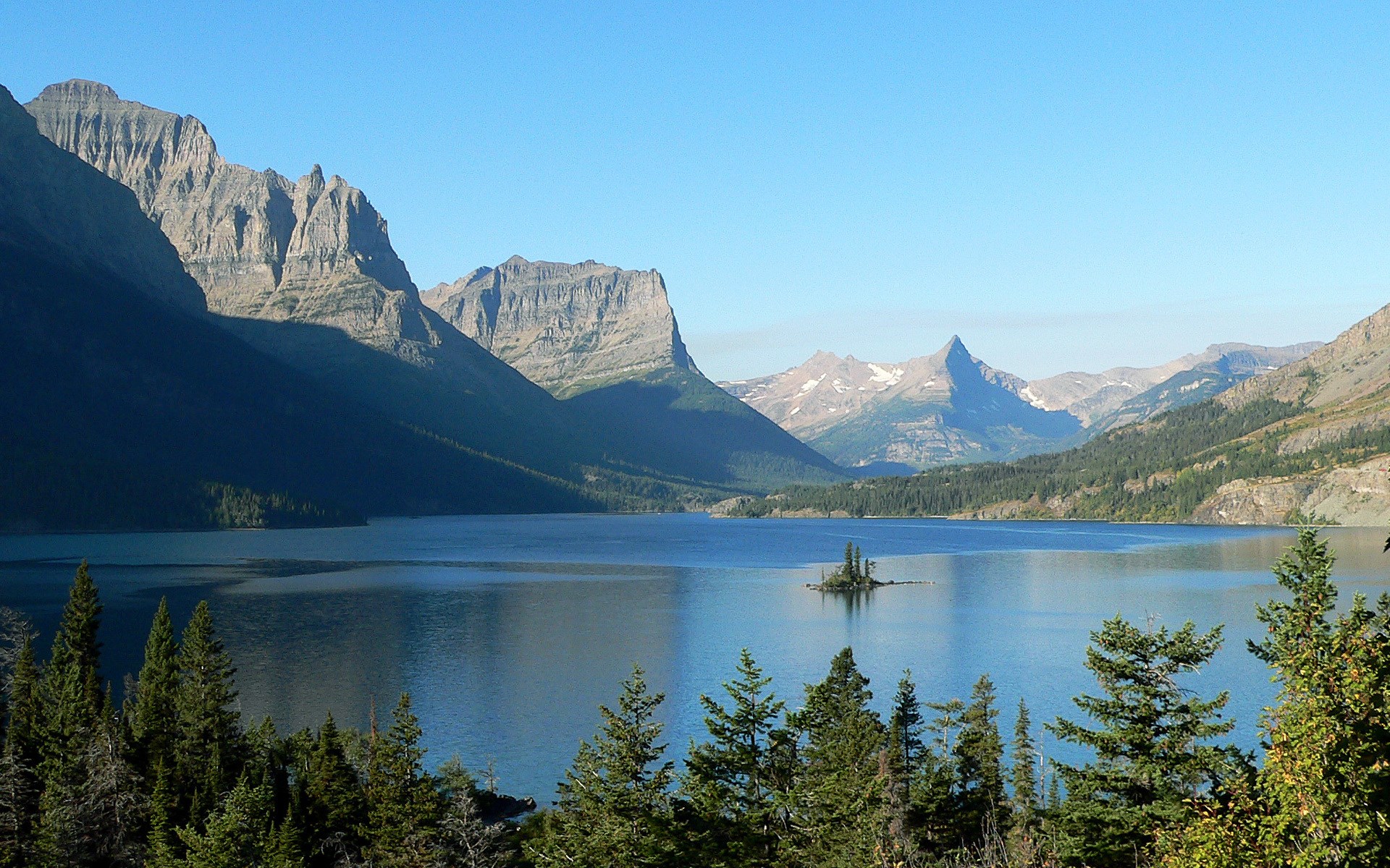 Lake McDonald in Glacier National Park HD Wallpaper