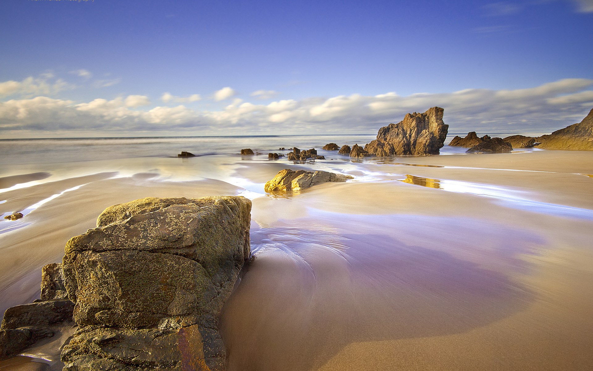 Rocky beach with waves and blue sky HD Wallpaper